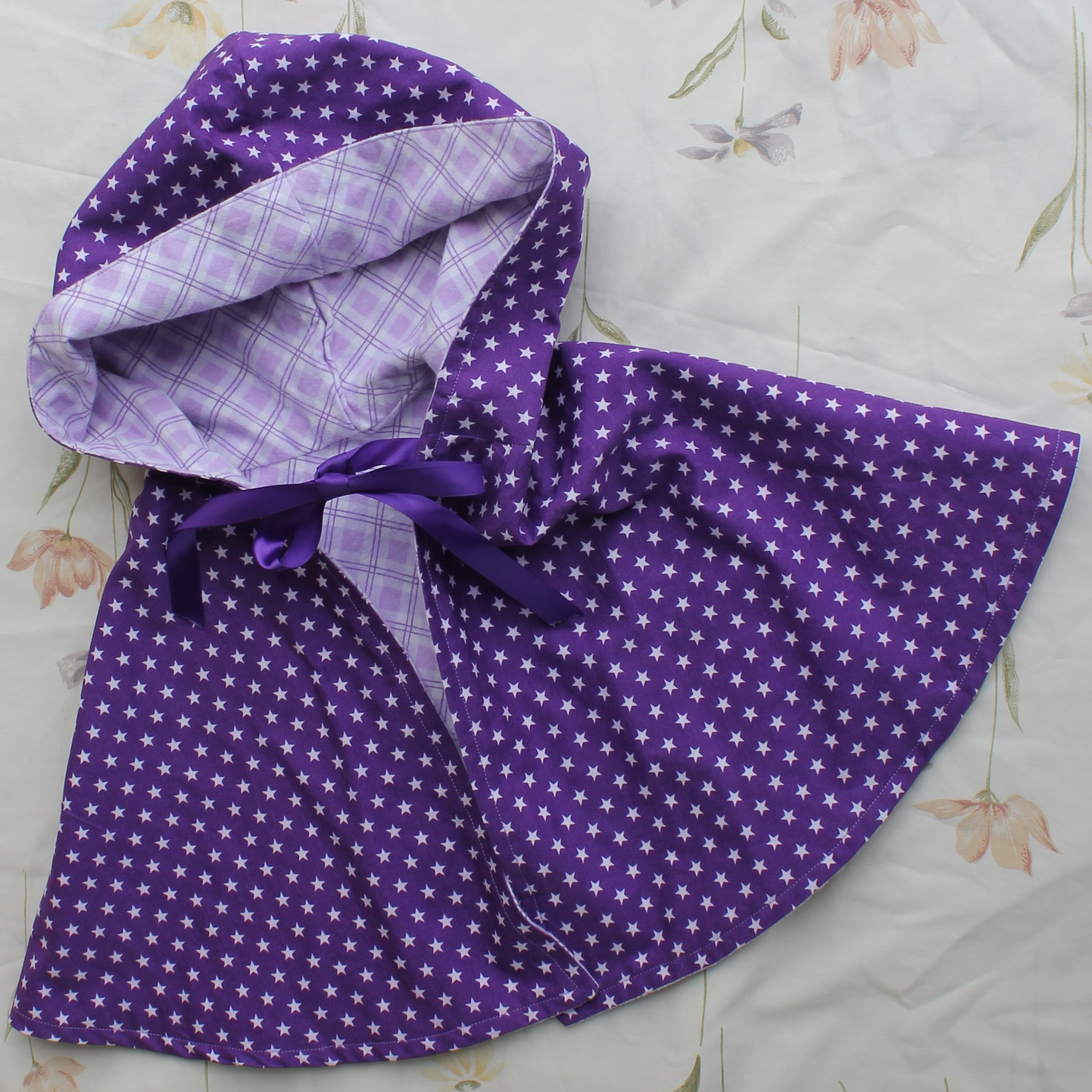 Girls Fully Reversible Capelet, Size 3-4, Stars/Checks.