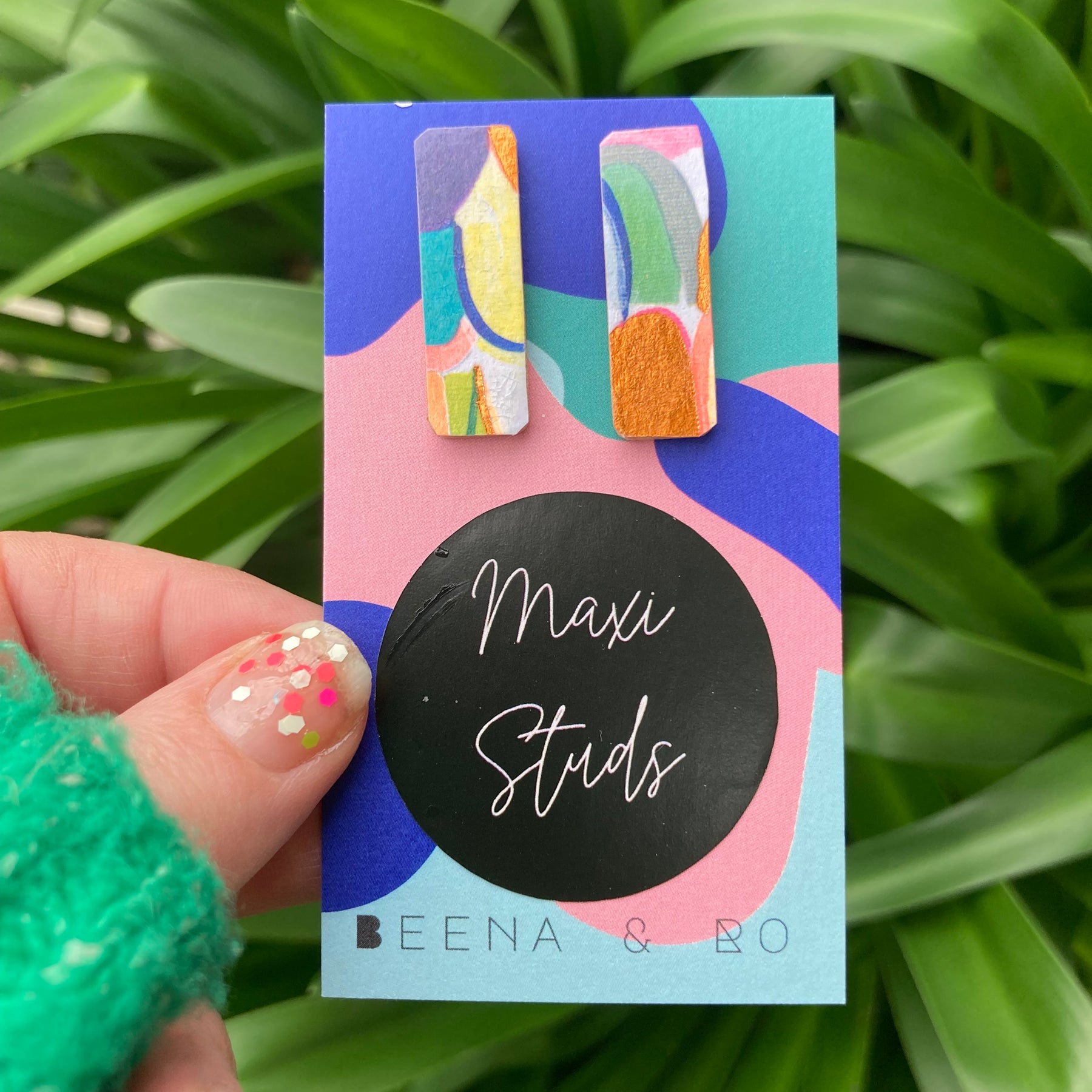Multi-color bar studs