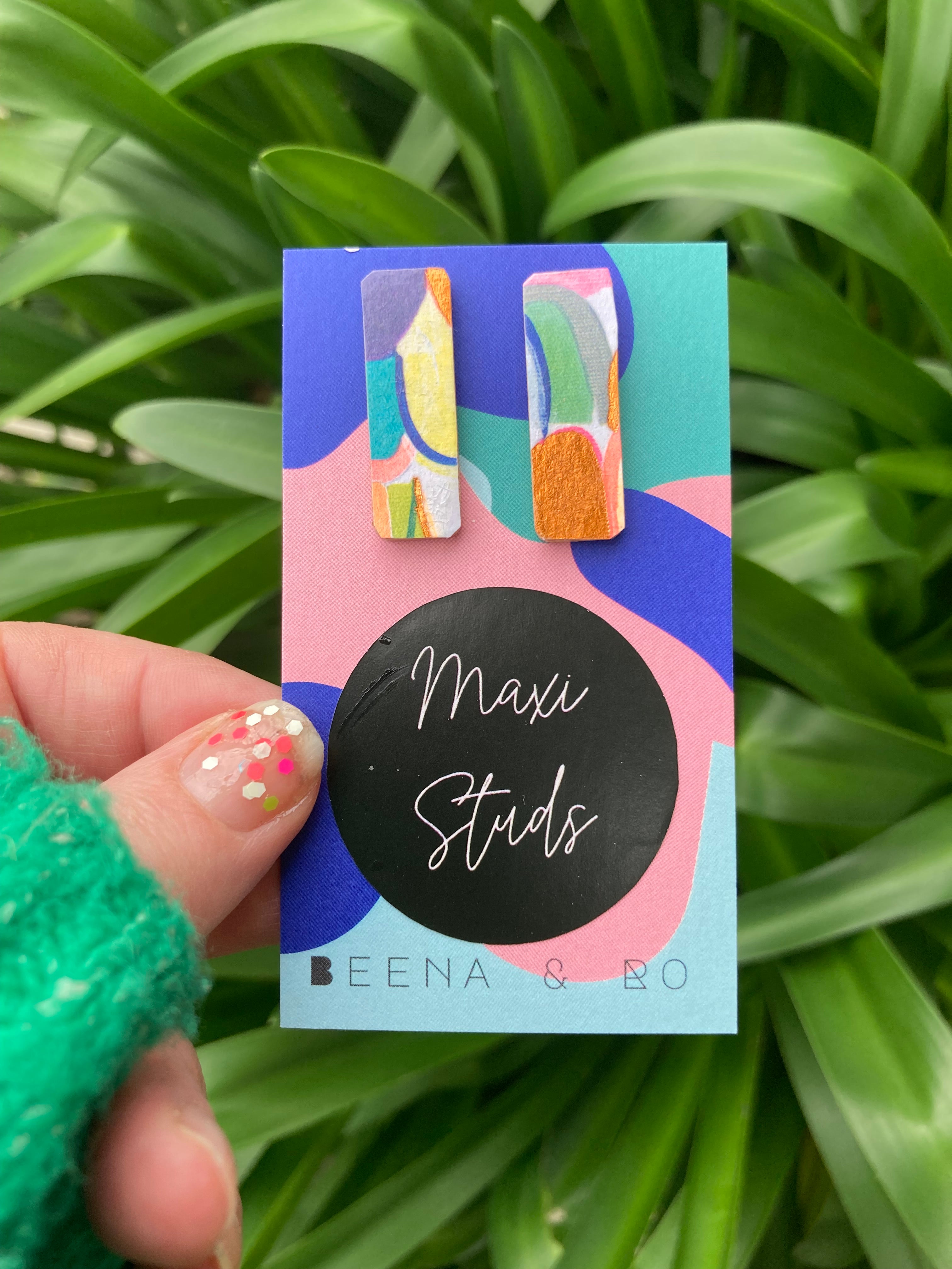 Multi-color bar studs