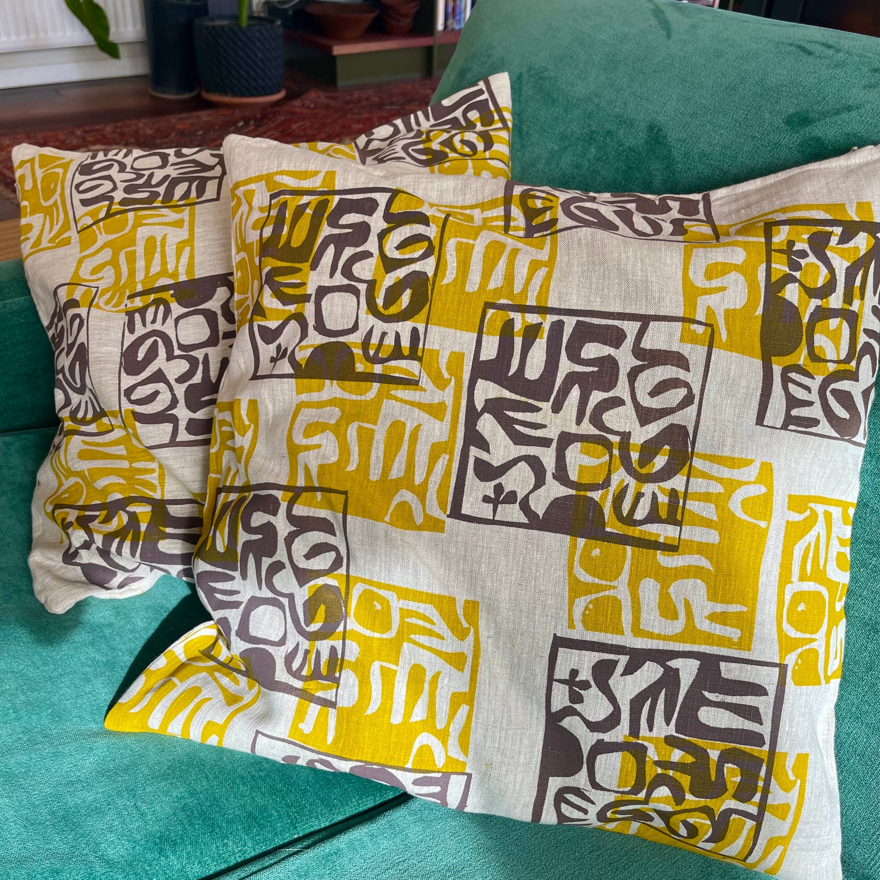 Cushion cover - gold and bronze motifs
