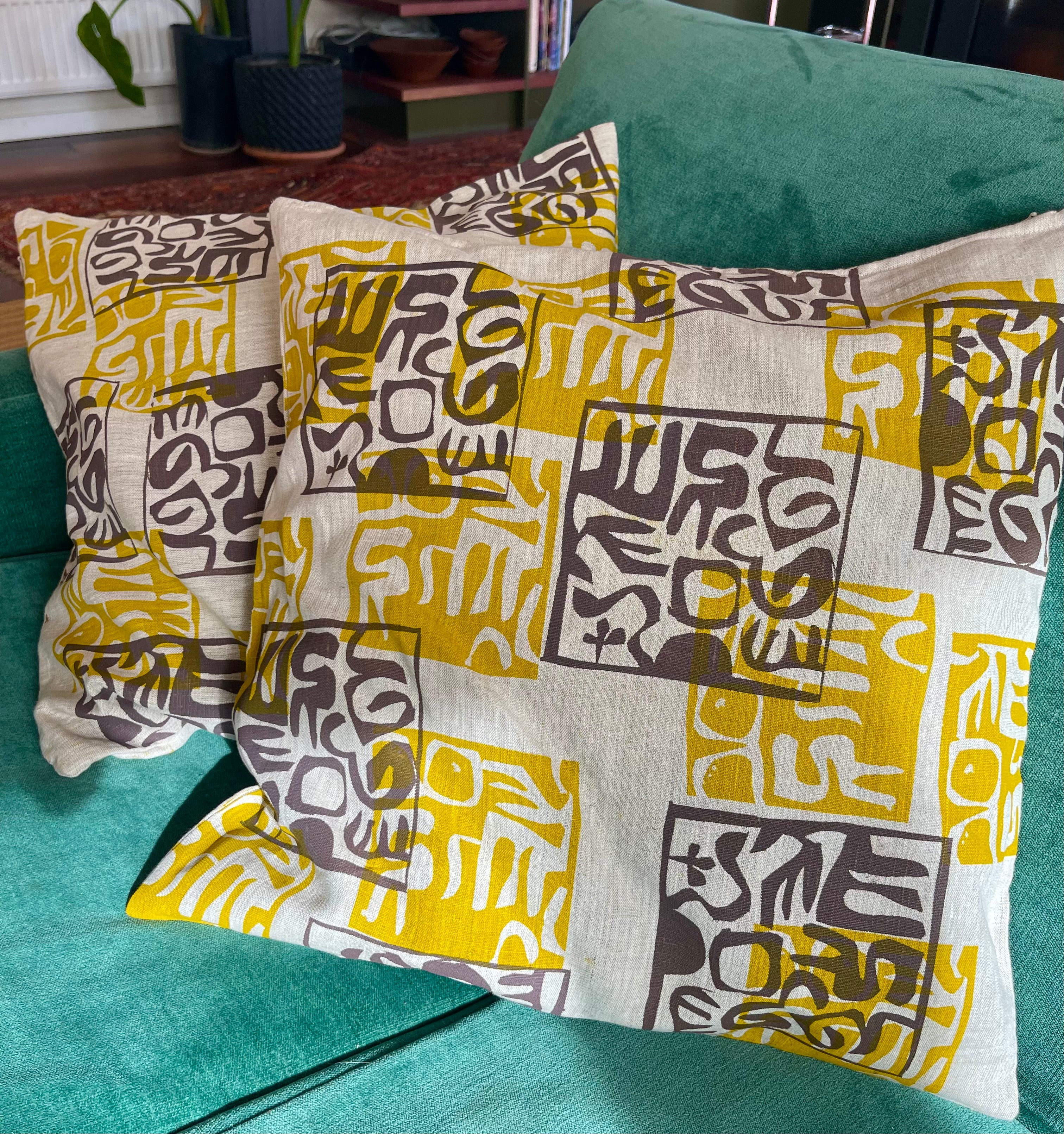 Cushion cover - gold and bronze motifs