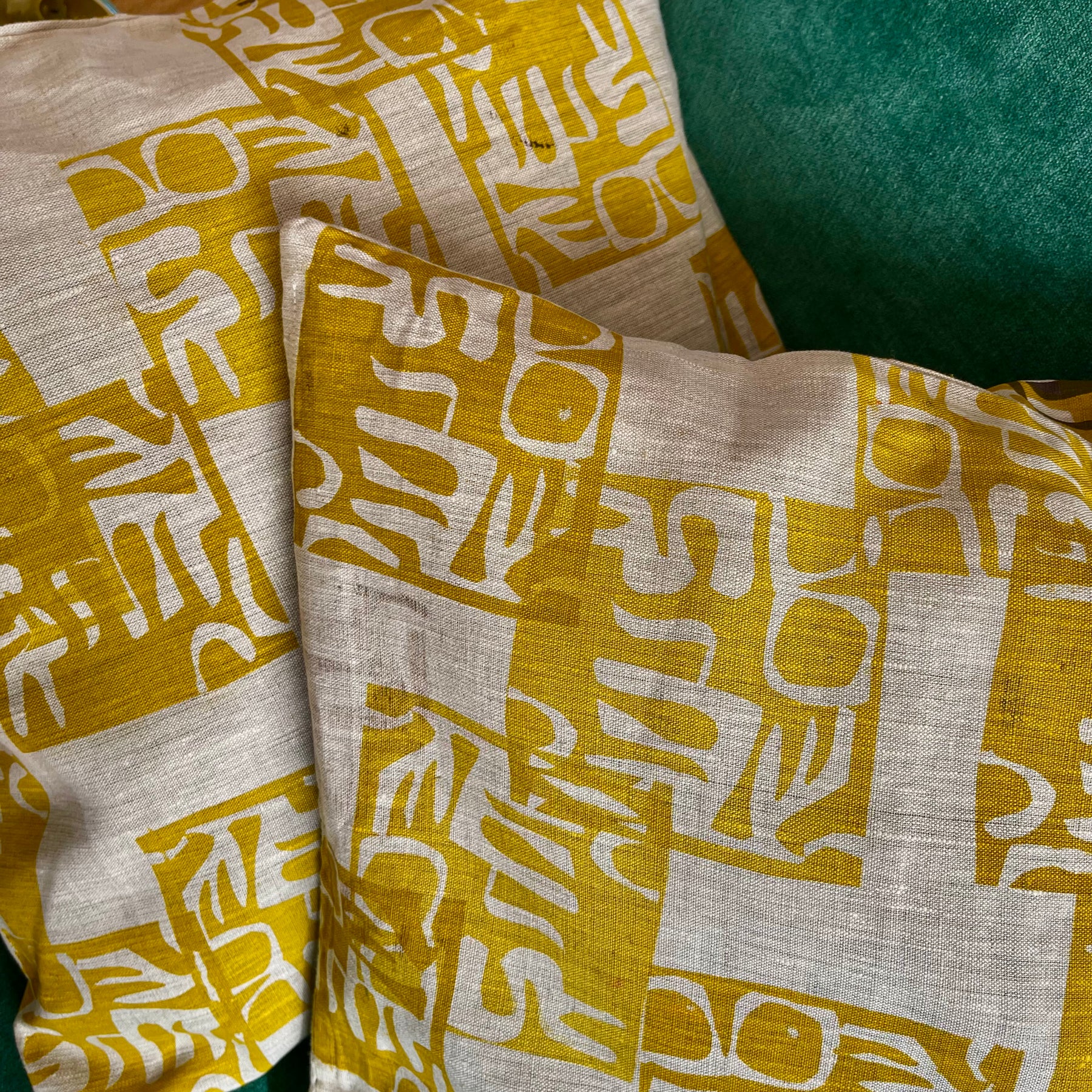 Cushion cover - gold and bronze motifs