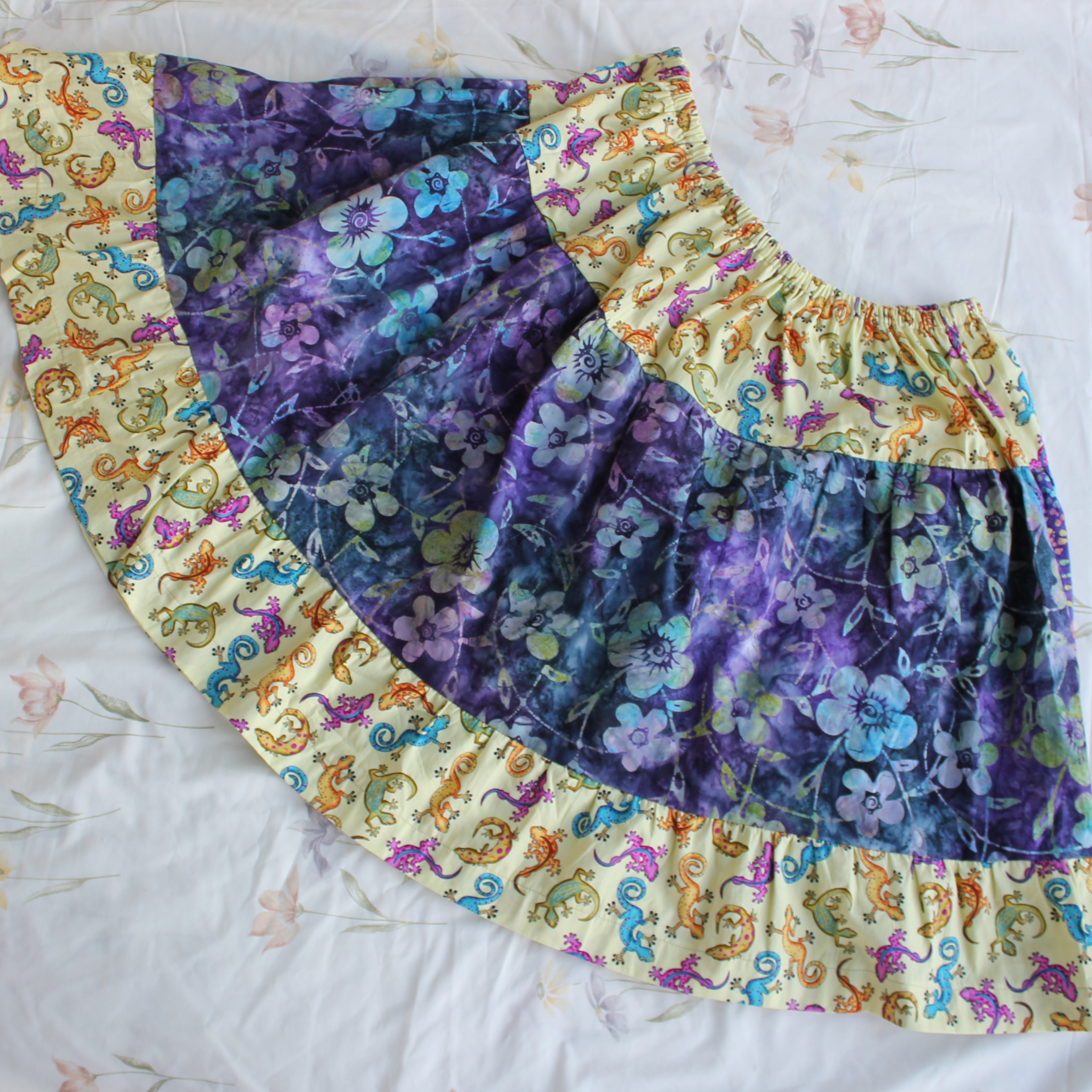 Womens Size Large, Mid Skirt, Batiks/Lizards.