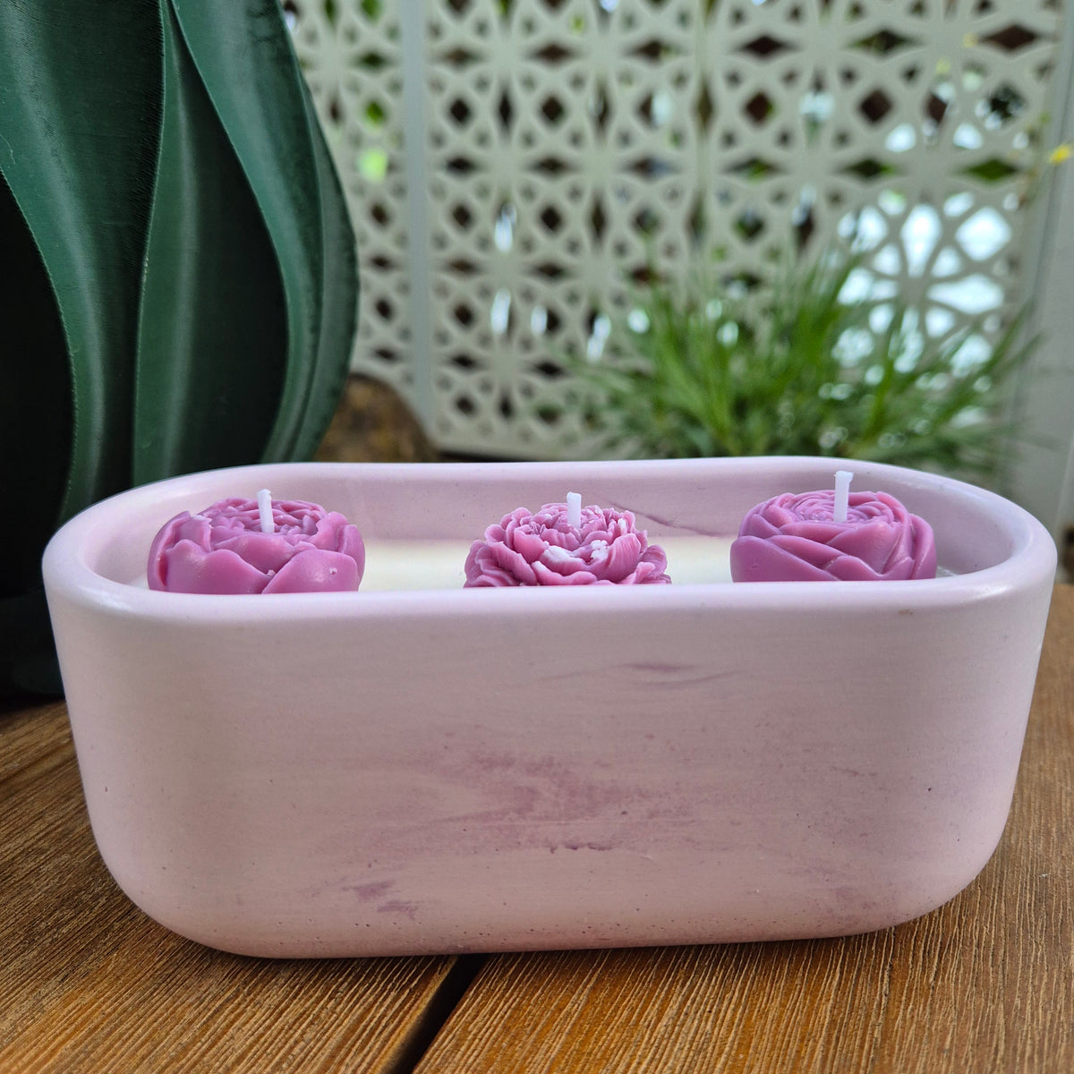 Lilac concrete bowl candle scented with gardenia and rose