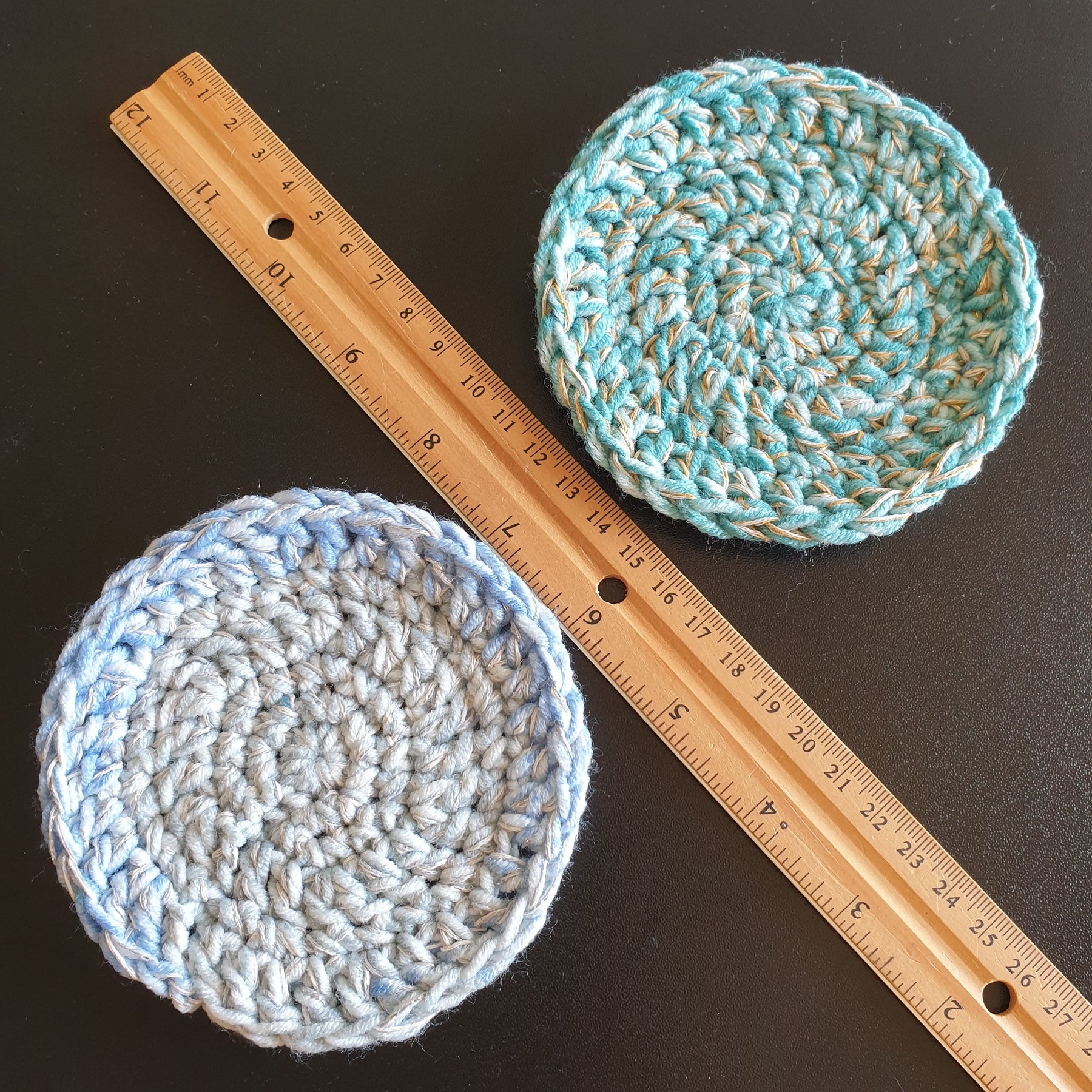 Hand crocheting Simple Round Coaster : Blue Green W Gold Silver
