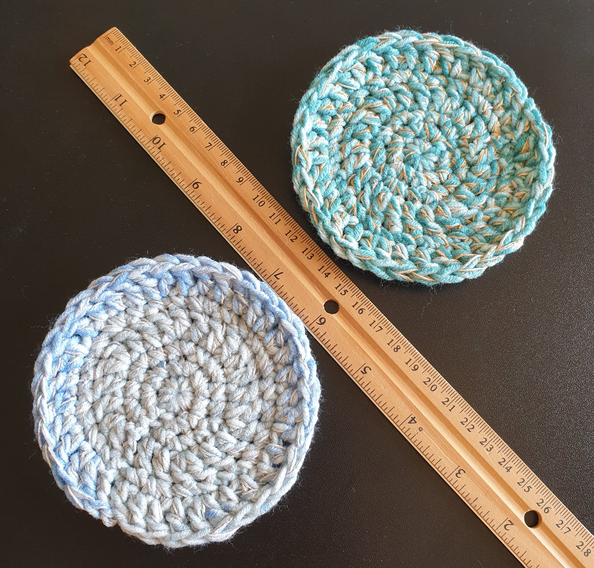 Hand crocheting Simple Round Coaster : Blue Green W Gold Silver