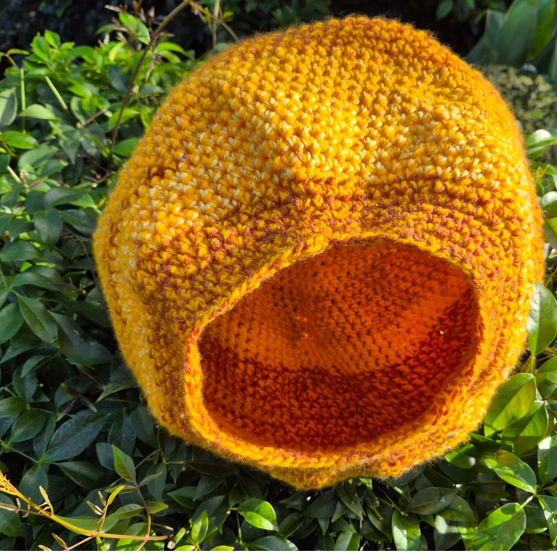 Crochet Cat Dog Bed Pod Versatile