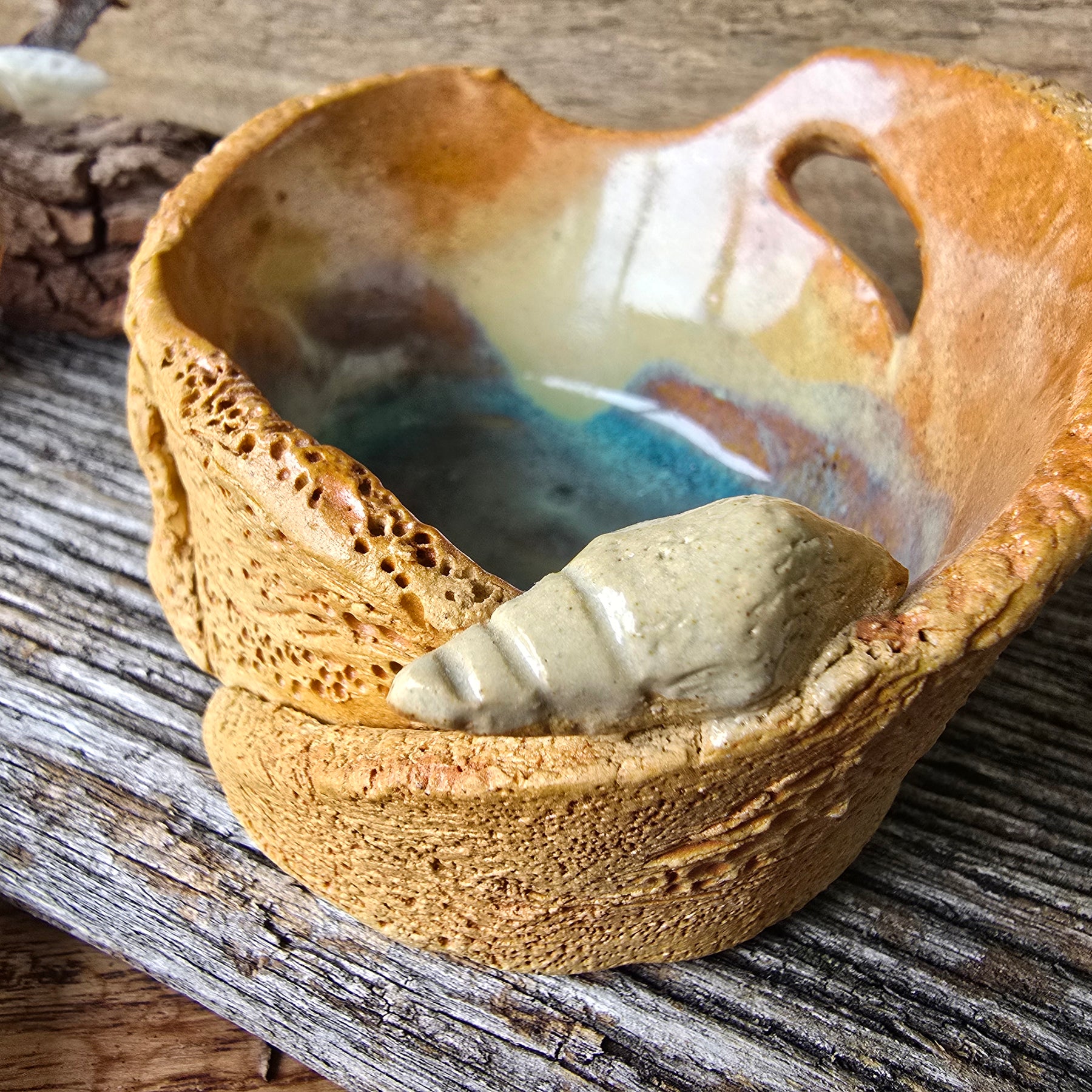 Rockpool with shell trinket dish