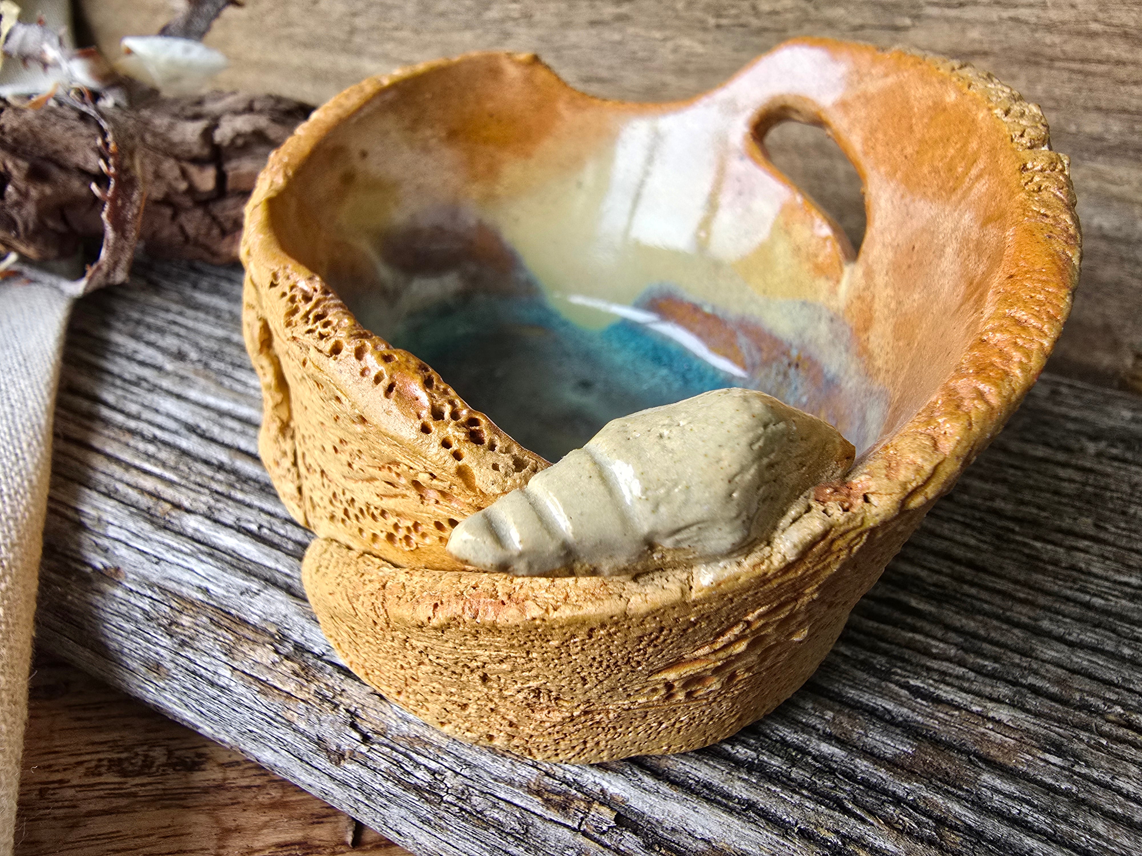 Rockpool with shell trinket dish