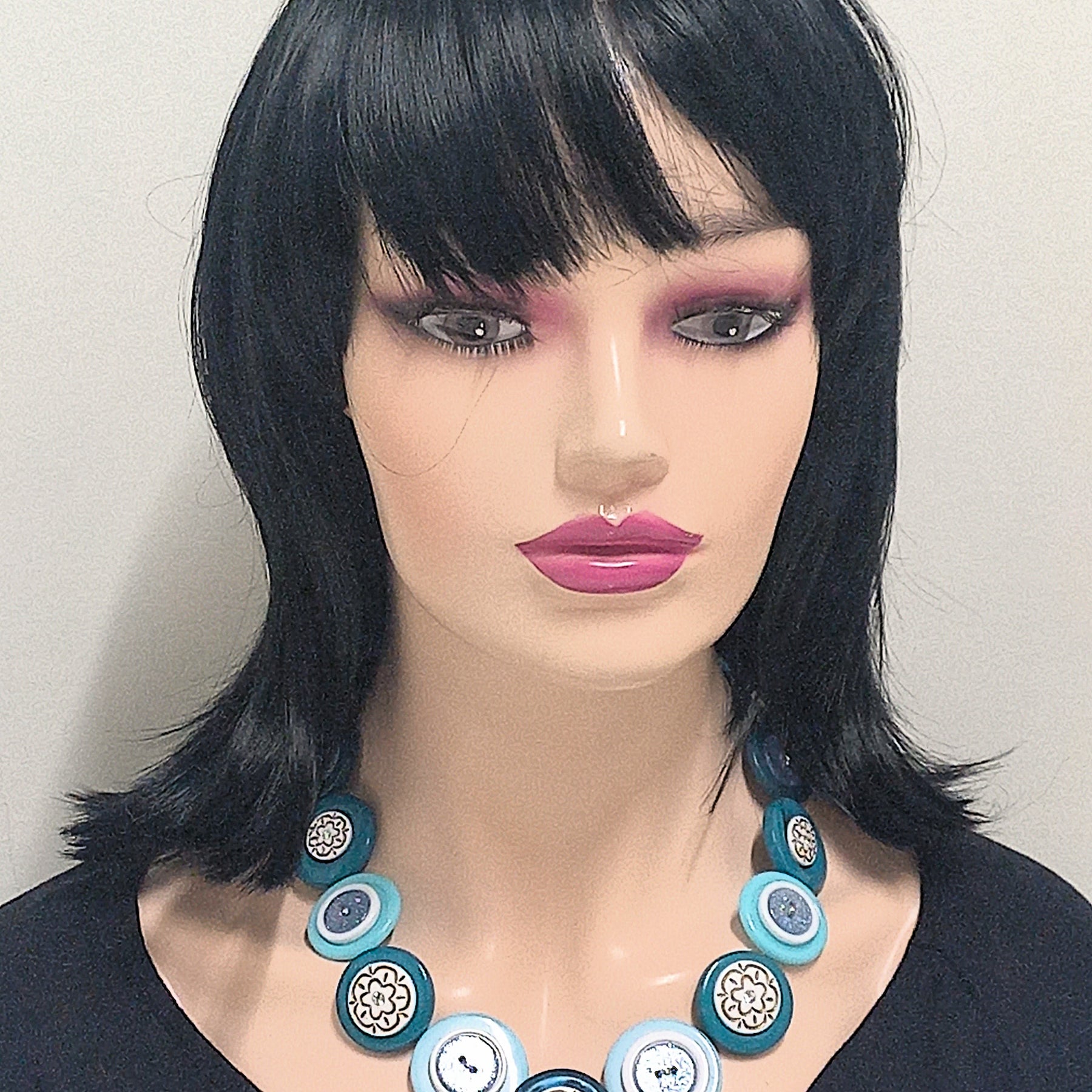 Button necklace - Ice Queen