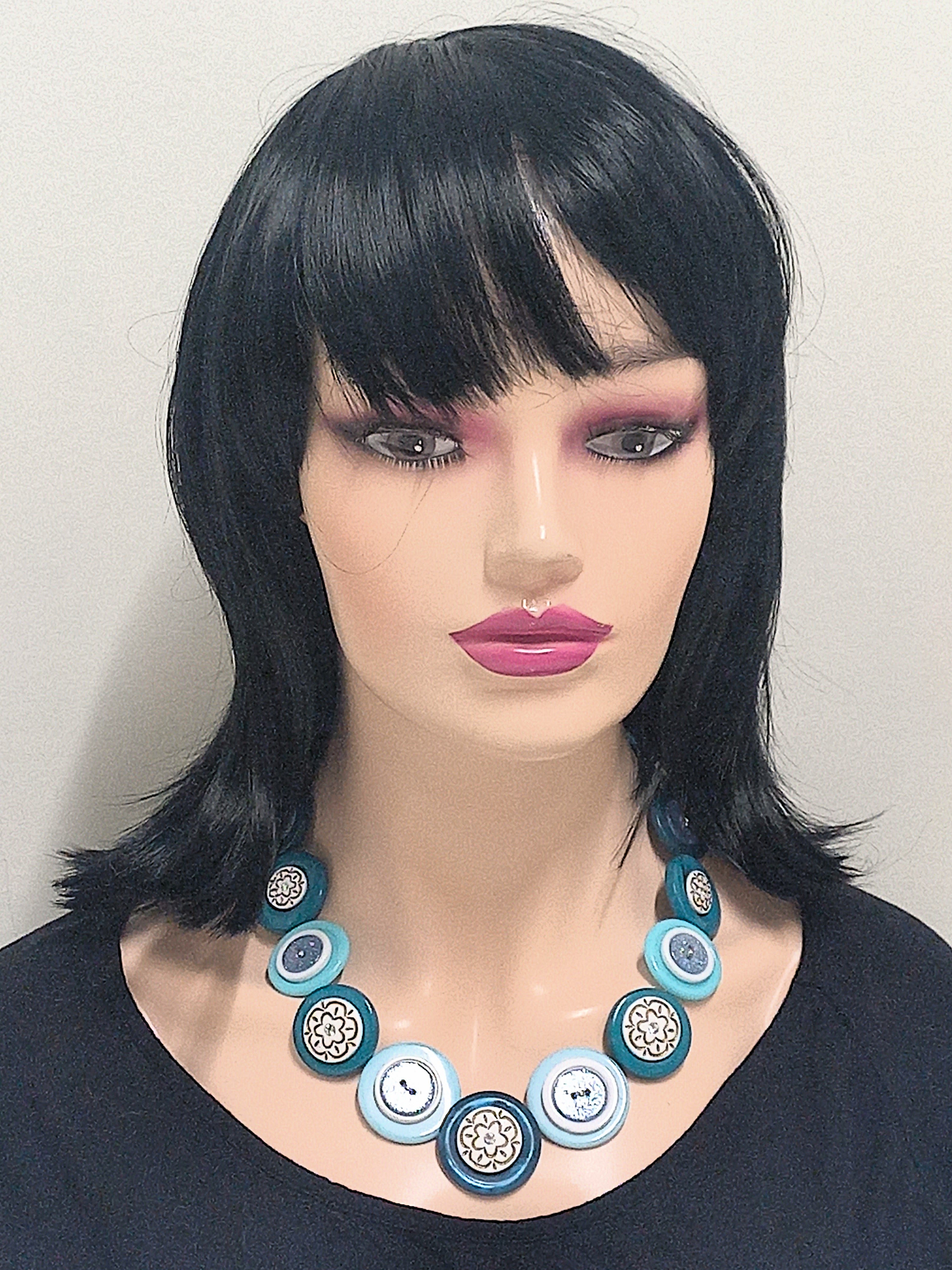 Button necklace - Ice Queen