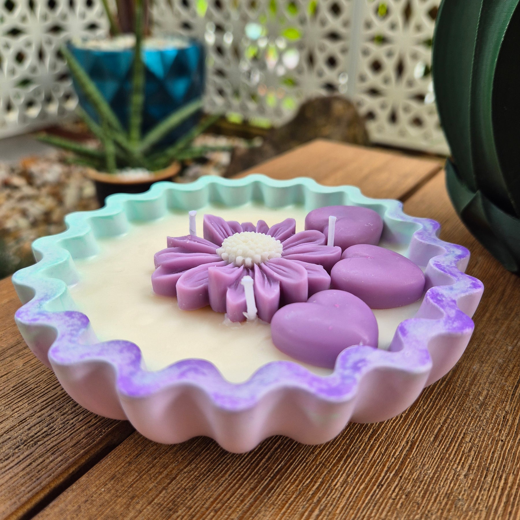 Soy wax eco-concrete bowl candle with sandalwood and rose fragrance