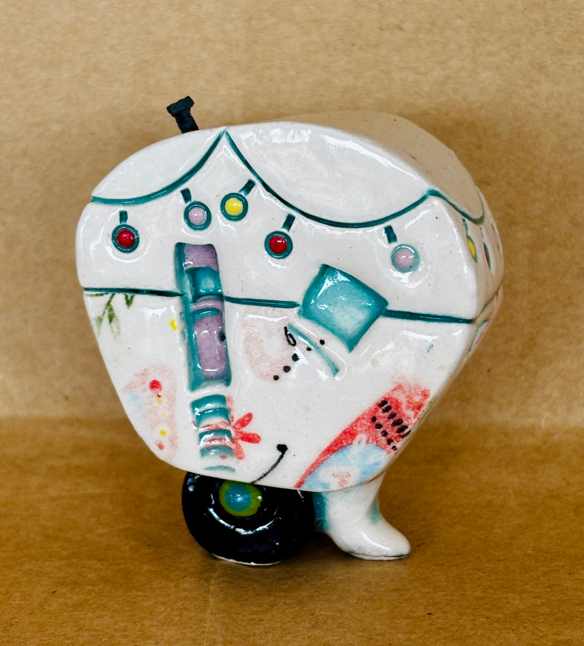 Small Retro Collectable Ceramic Caravan 1