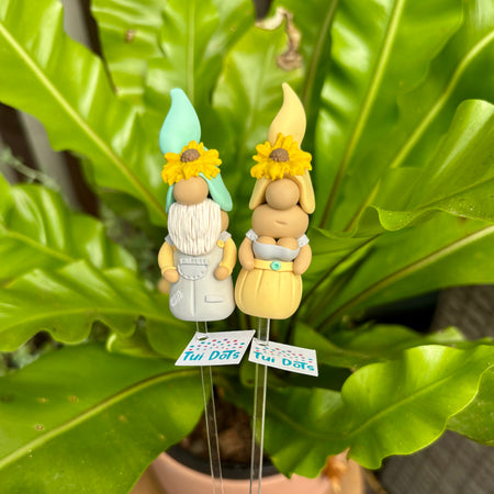 Tiny Gnomes | Sunflowers | Roderick & Patsy
