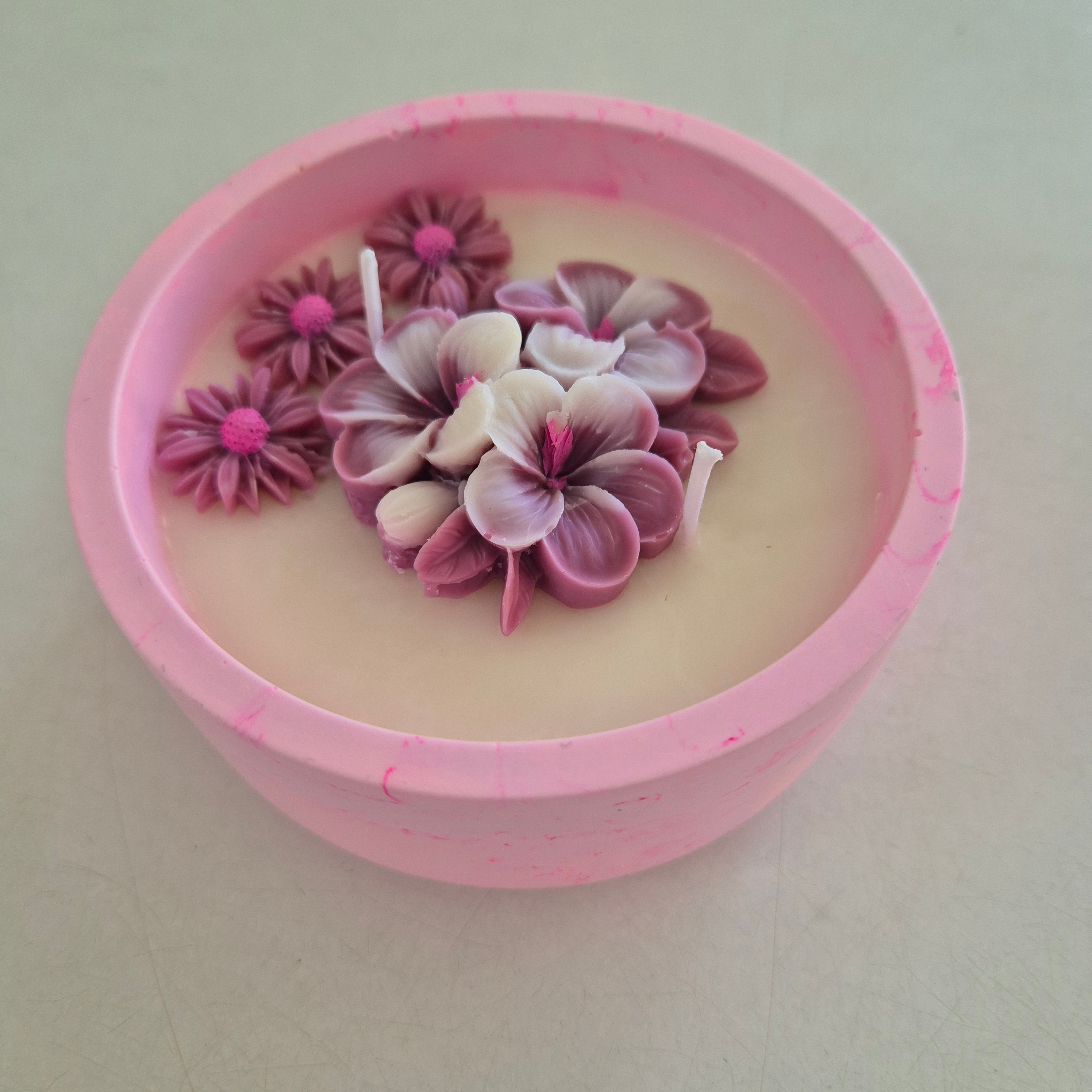 Round pink concrete bowl candle with rose and lavender scent
