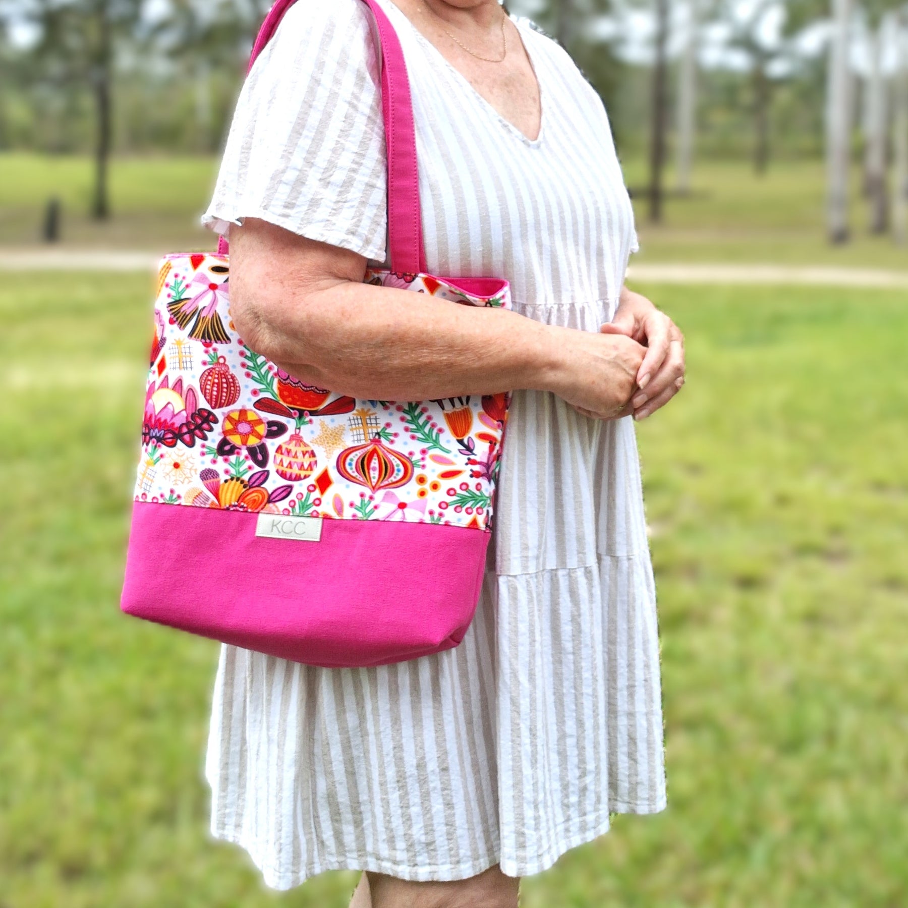 Quietly Christmas - Medium sized Tote Bag