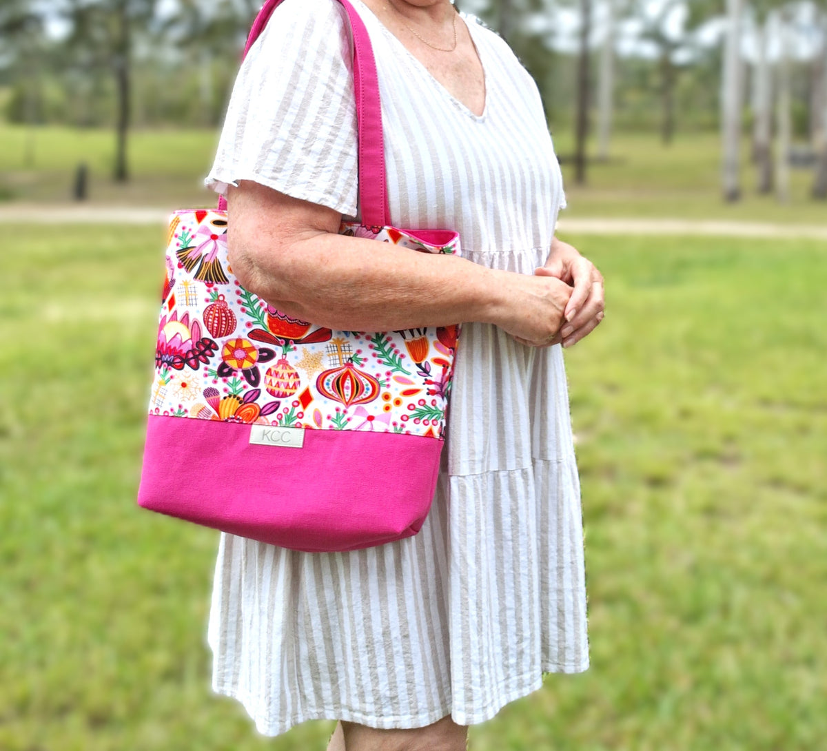 Quietly Christmas - Medium sized Tote Bag