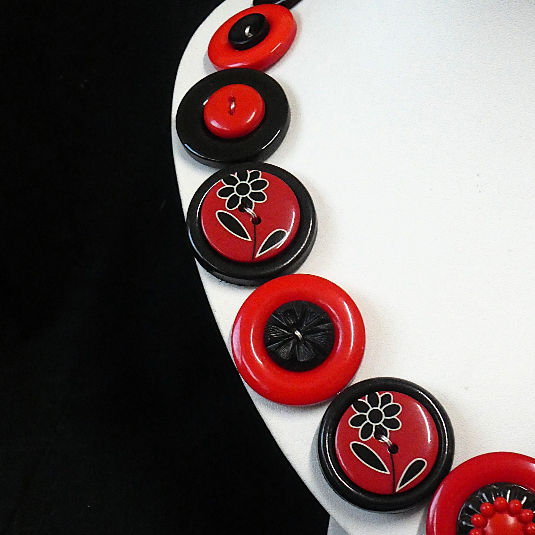 Button necklace - Black Tulip