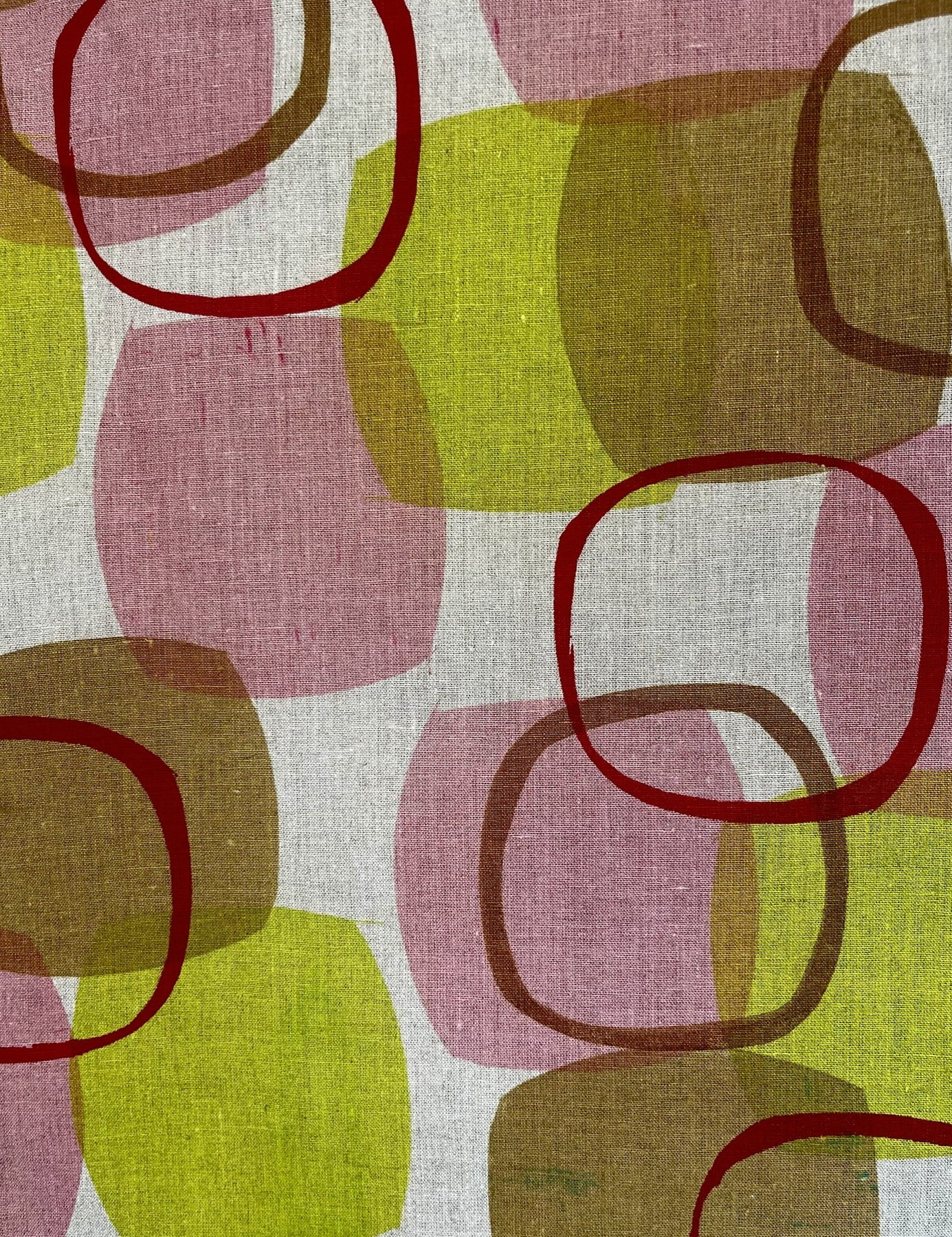 Table runner - Brown lime and red circles