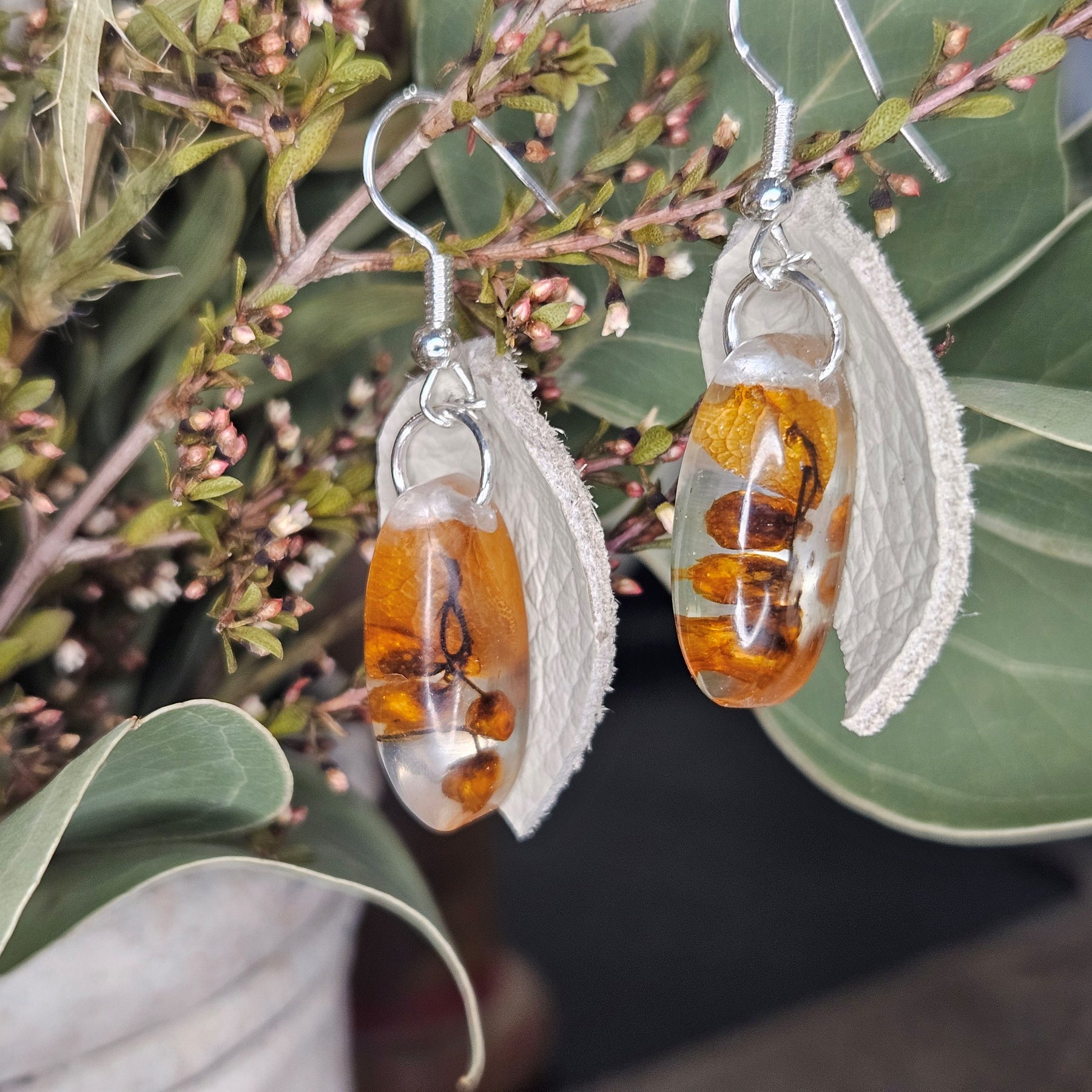 Handmade Brown Floral Resin & Leather Leave Earrings 🌿