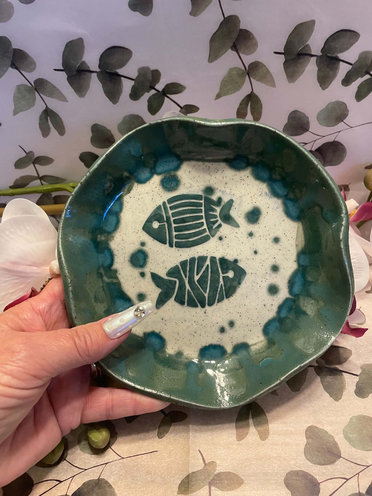 Stencilled fish bowl/dish