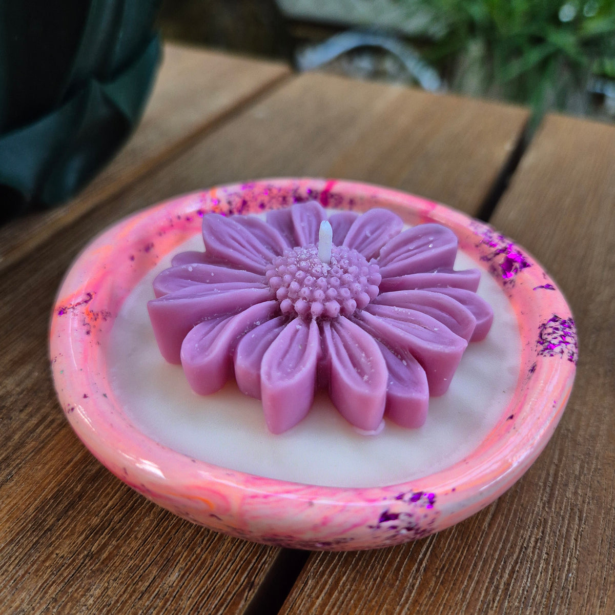 Concrete organic shaped bowl candle with gardenia and rose