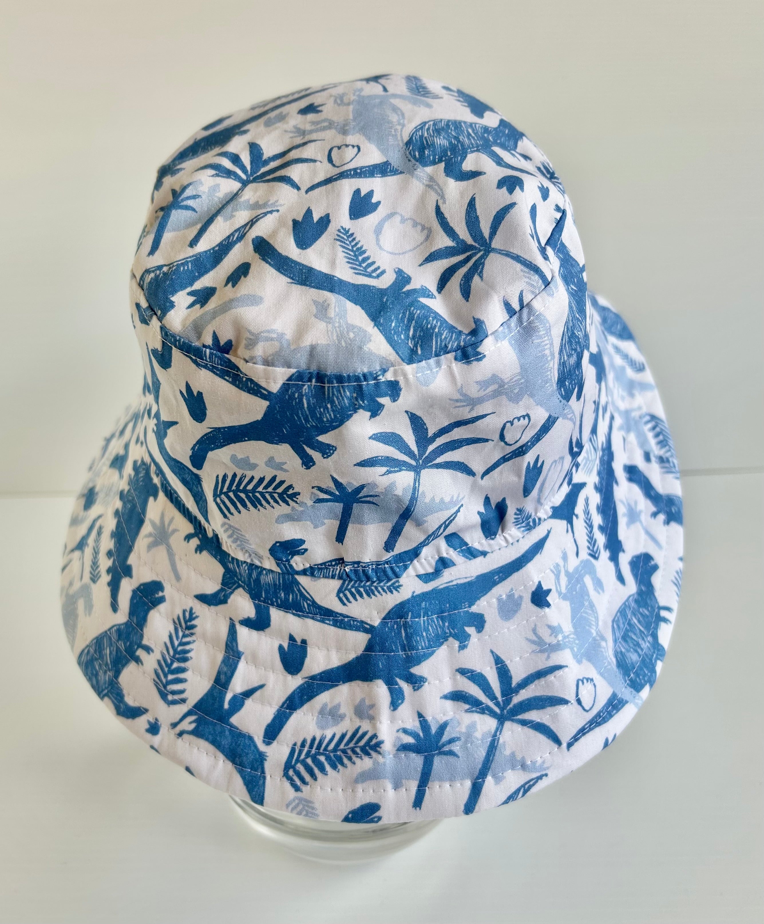 Summer hat in blue & white dino fabric