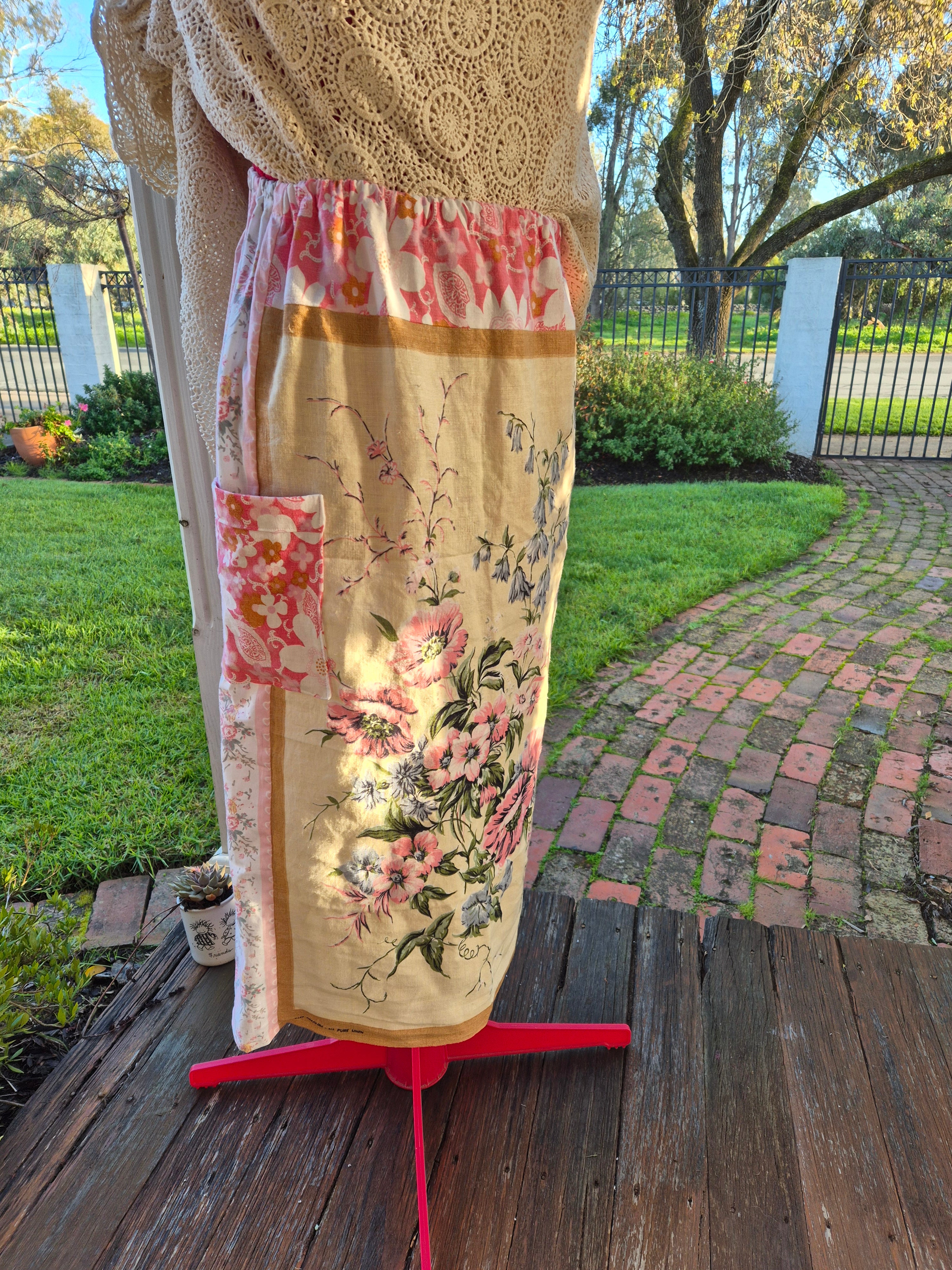 Pink floral tea towel skirt, pockets, S 6-10, elastic waist