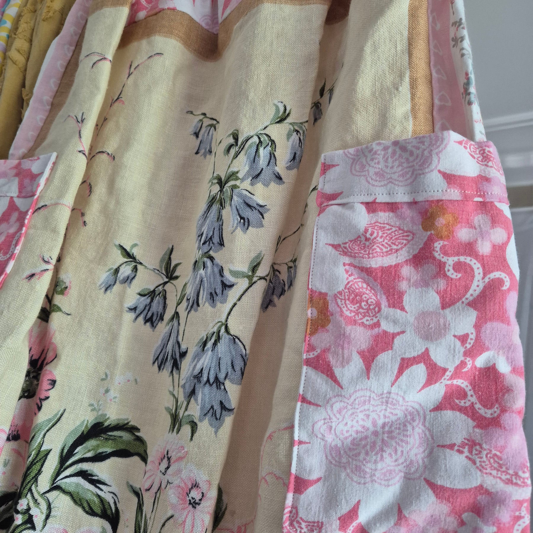 Pink floral tea towel skirt, pockets, S 6-10, elastic waist