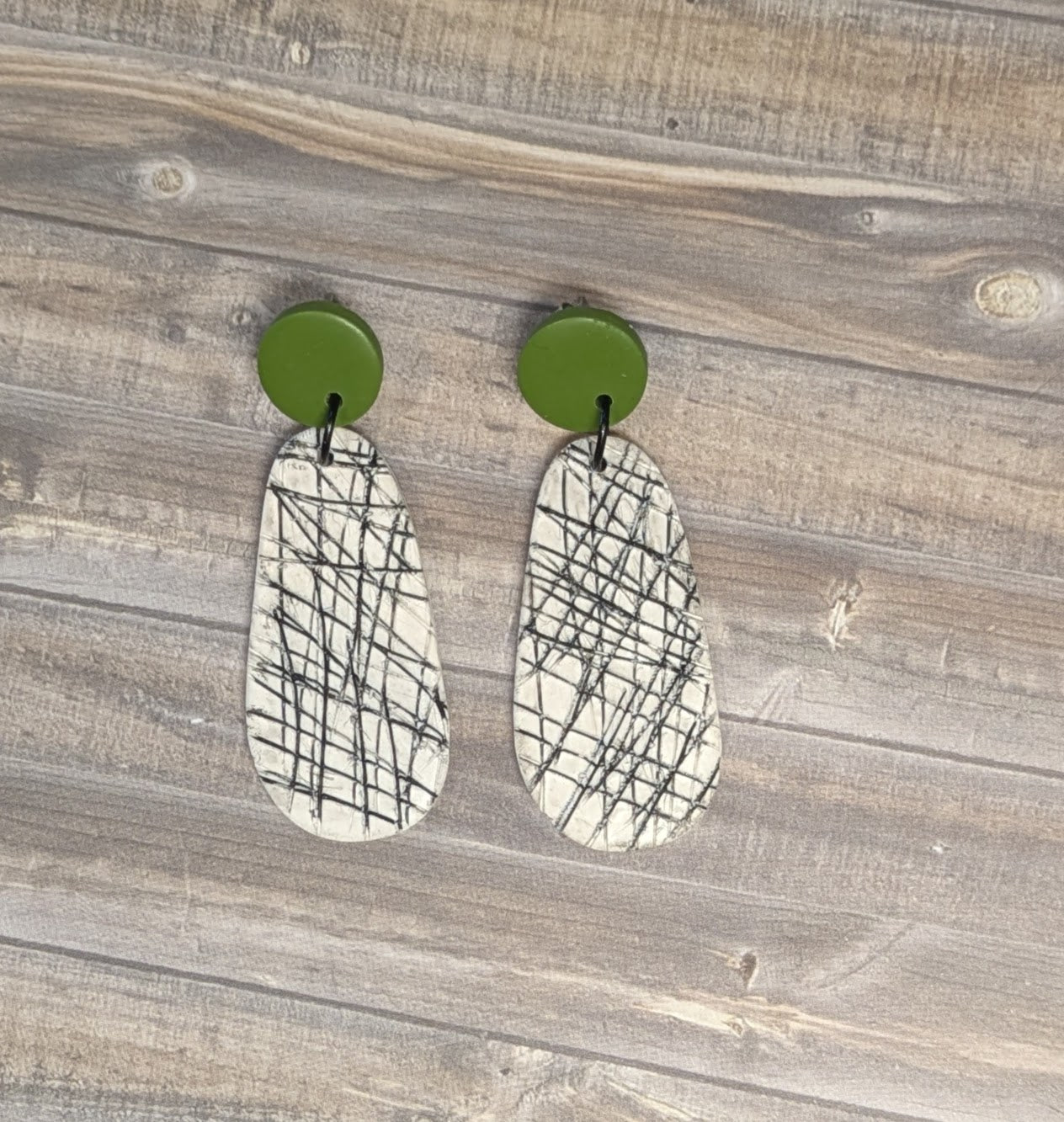 Black & white scratch earrings