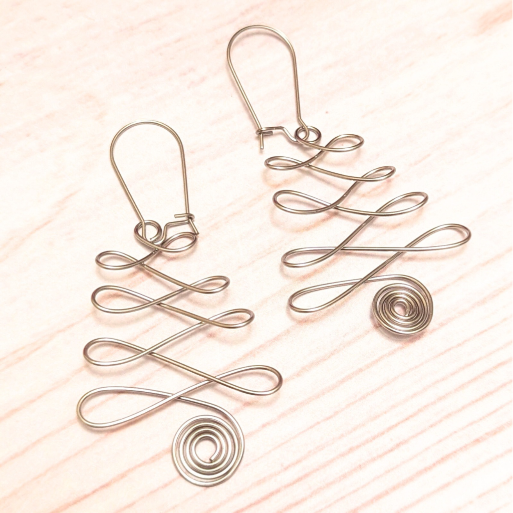 Christmas tree earrings - Handmade - Wire art - Hypoallergenic earhooks