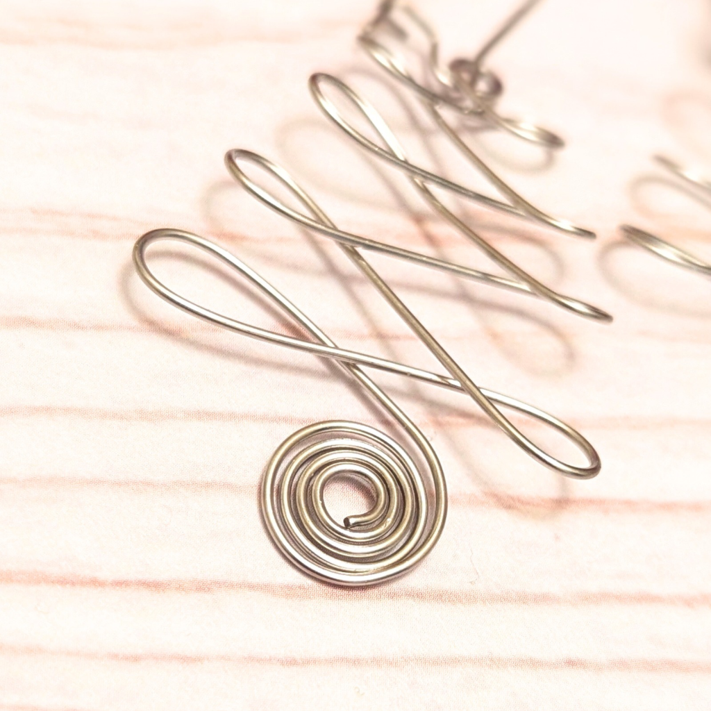 Christmas tree earrings - Handmade - Wire art - Hypoallergenic earhooks