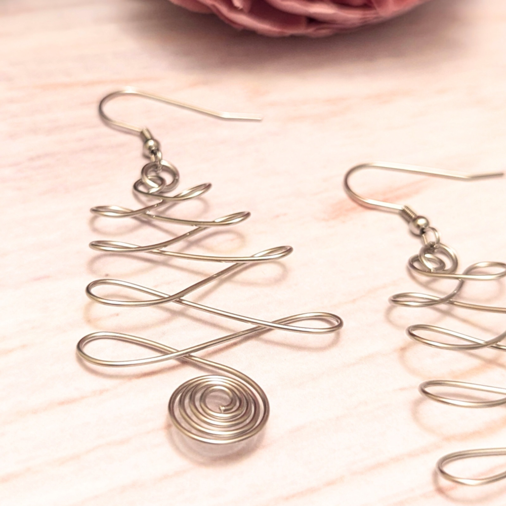 Christmas tree earrings - Handmade - Wire art - Hypoallergenic earhooks