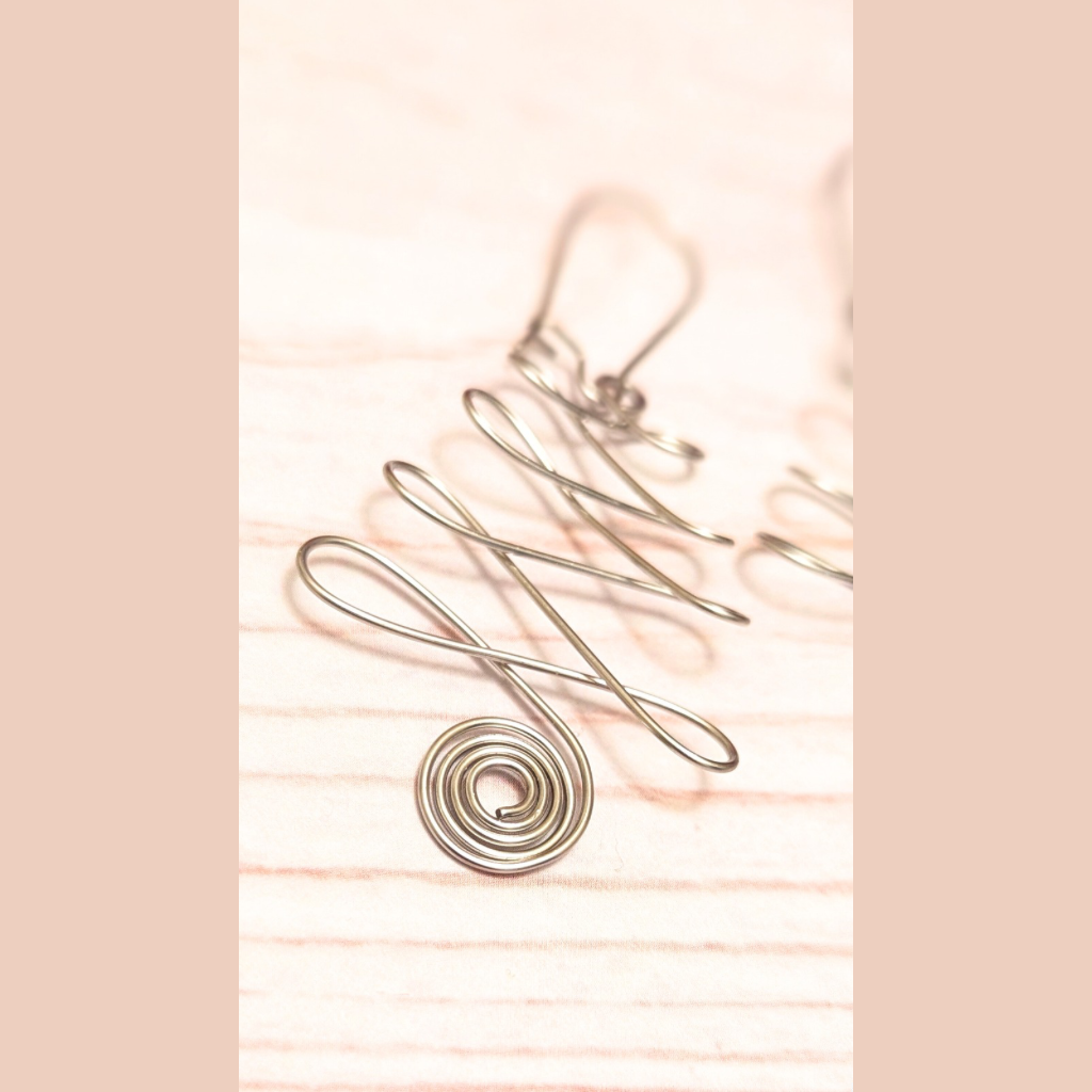 Christmas tree earrings - Handmade - Wire art - Hypoallergenic earhooks