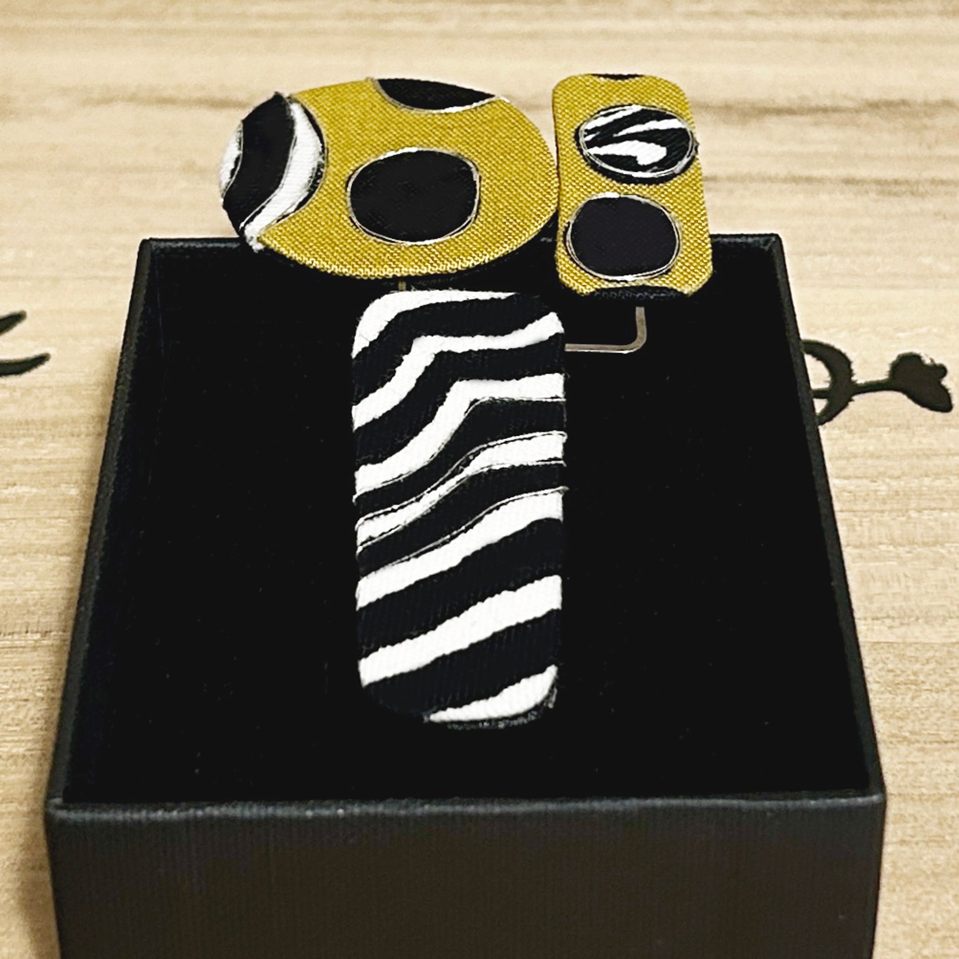 Brooch Black White Yellow Large - BC-51