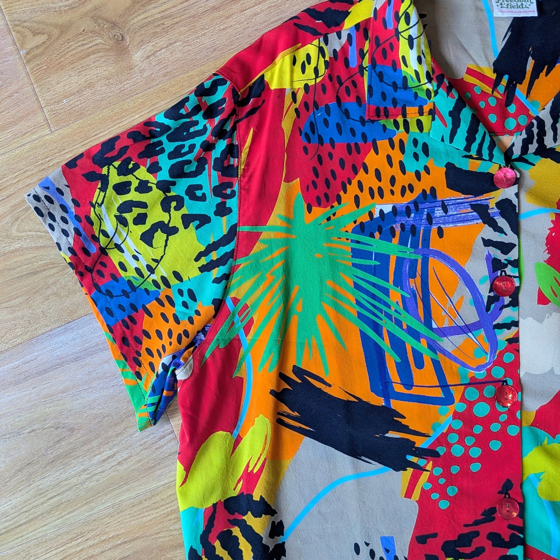 Crop Classic Cut Camp Collar Button-up Shirt Rayon (Multicolour / Size XL)