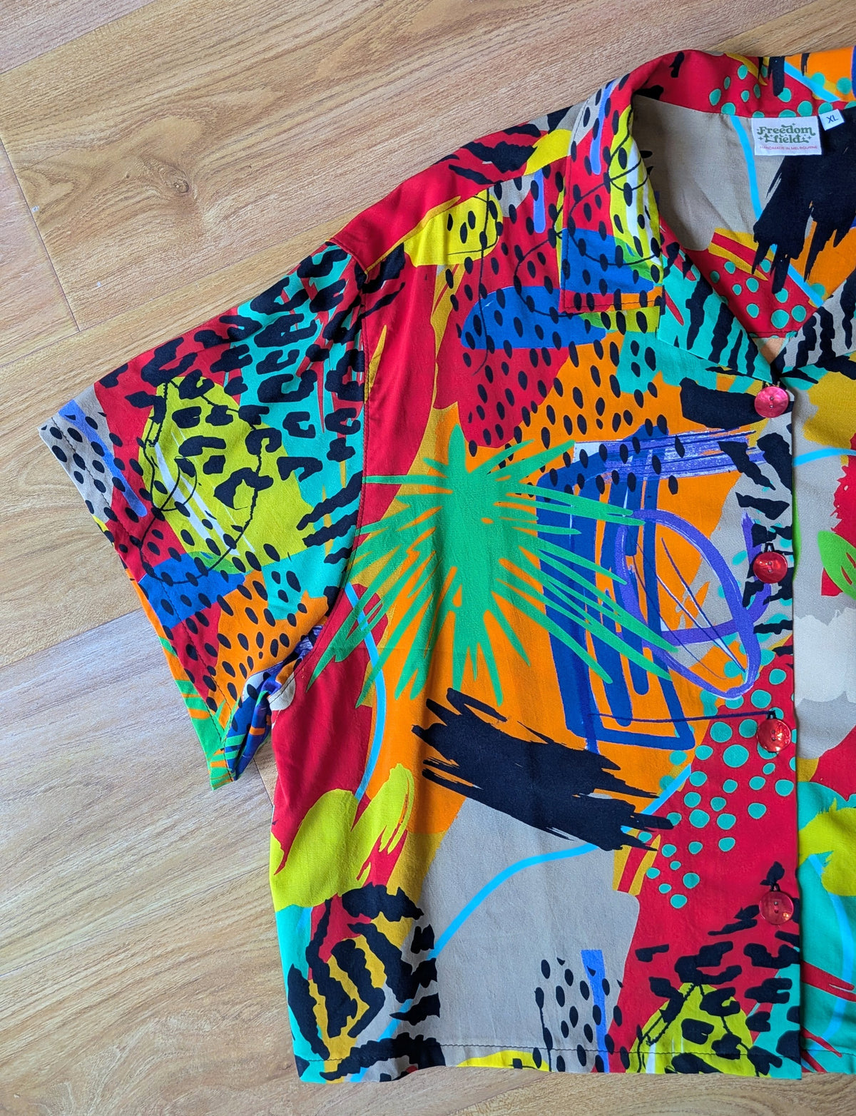 Crop Classic Cut Camp Collar Button-up Shirt Rayon (Multicolour / Size XL)