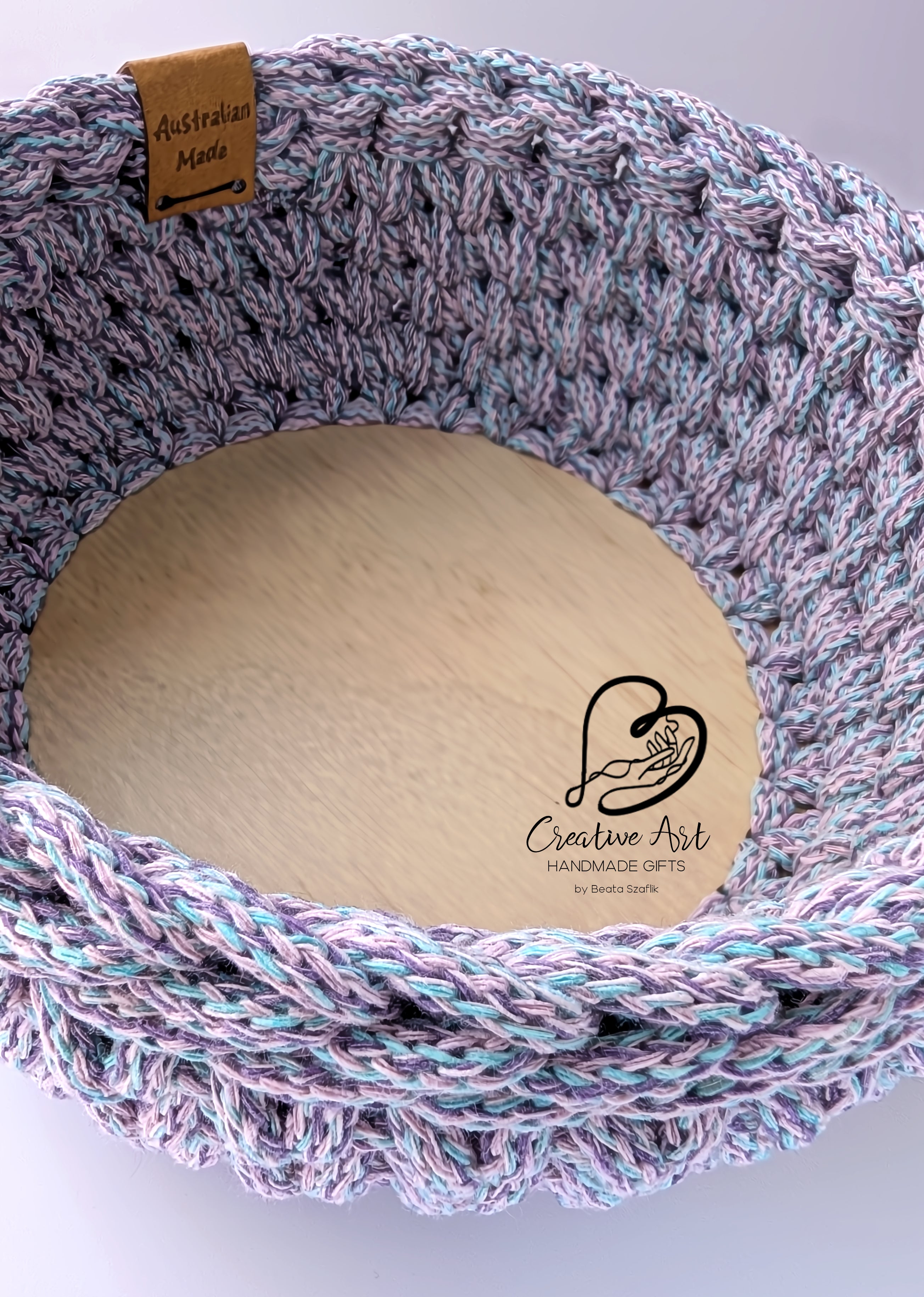Medium size basket with wooden bottom