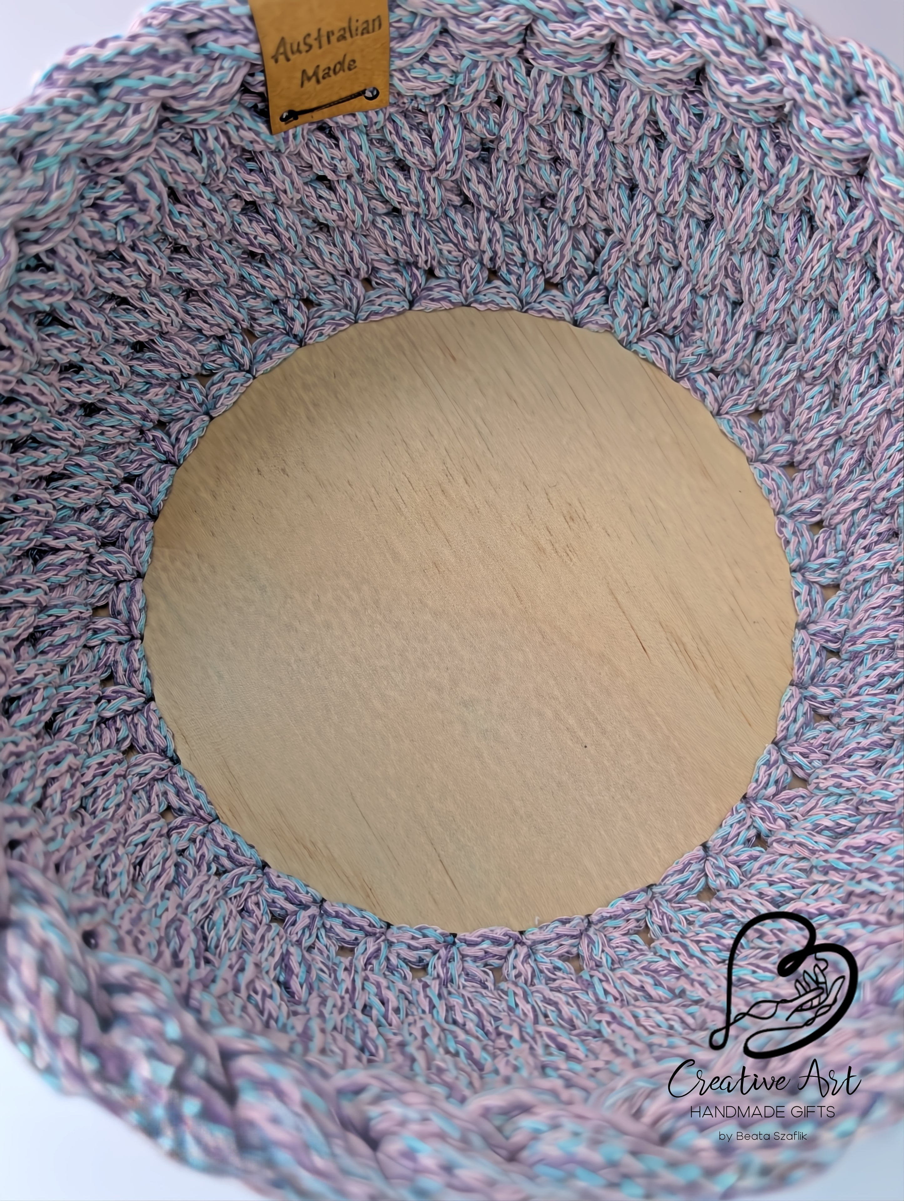 Medium size basket with wooden bottom