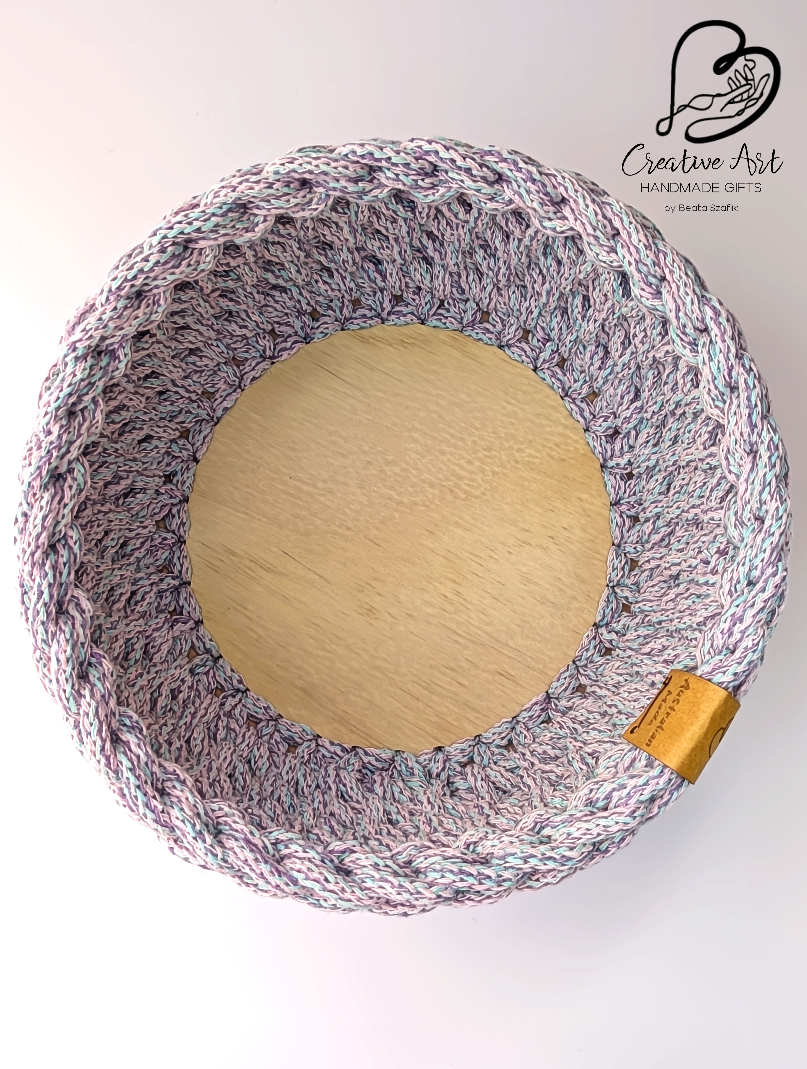 Medium size basket with wooden bottom