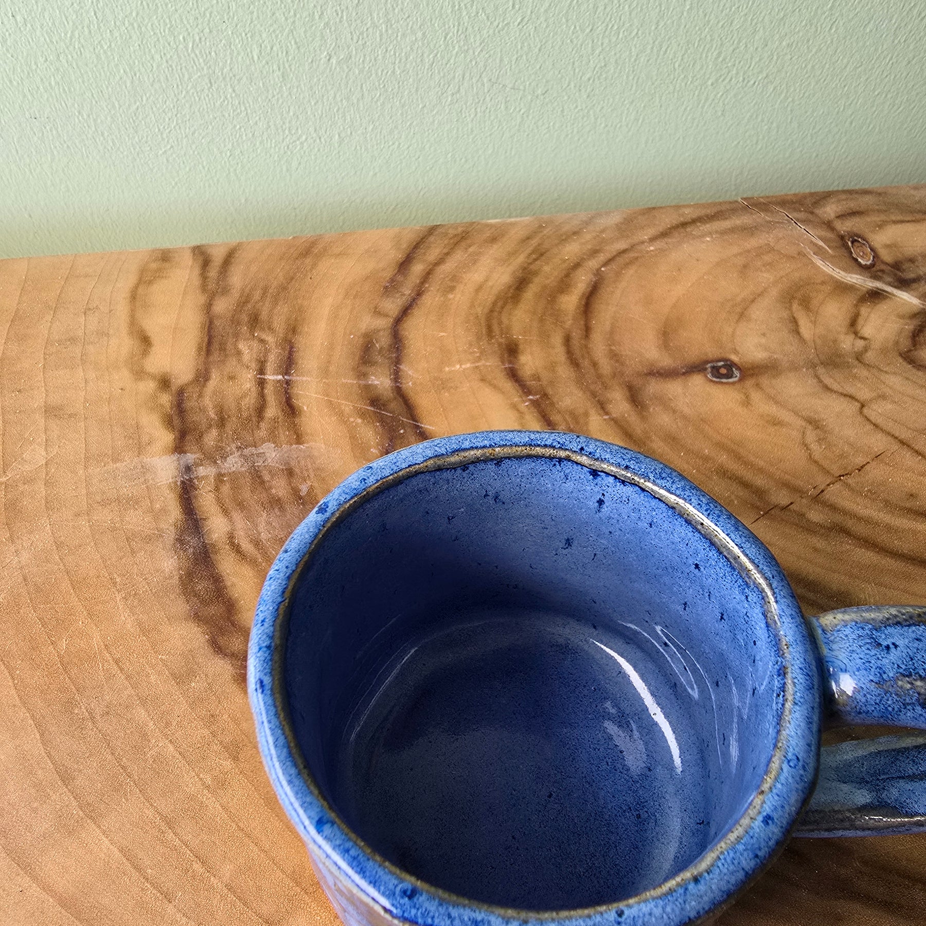 Cornflower blue daisy cup