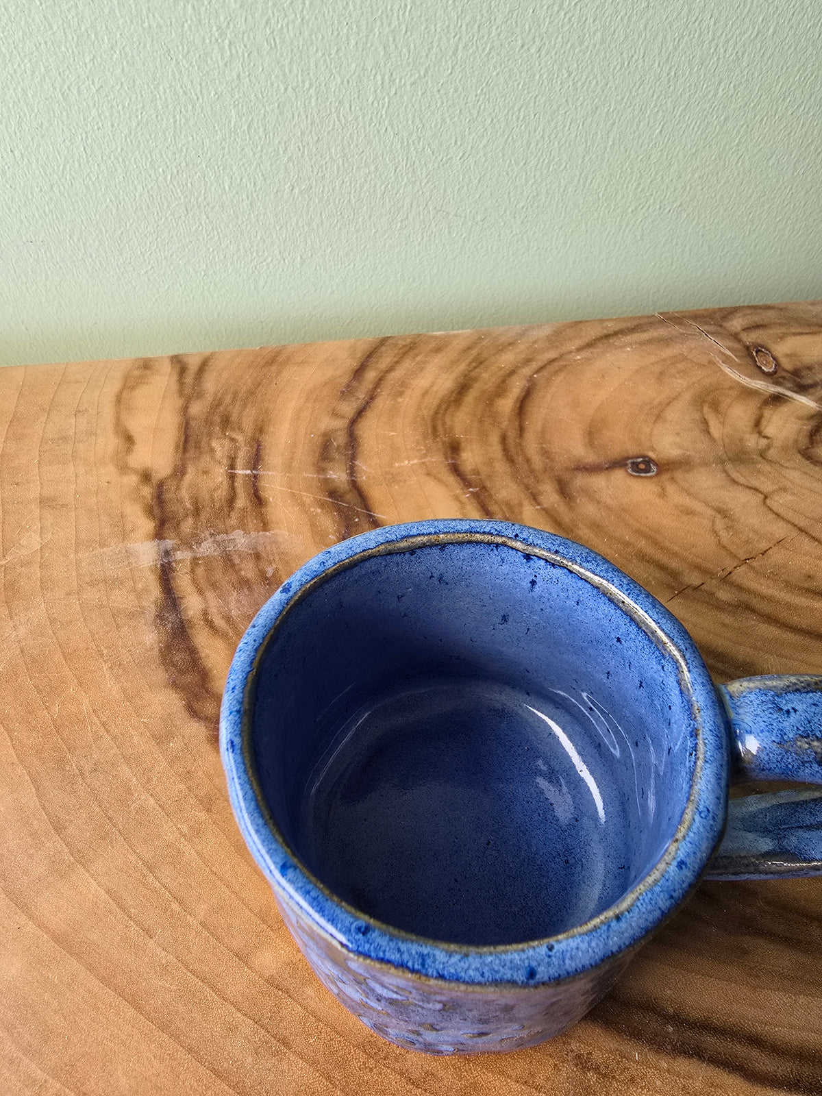 Cornflower blue daisy cup