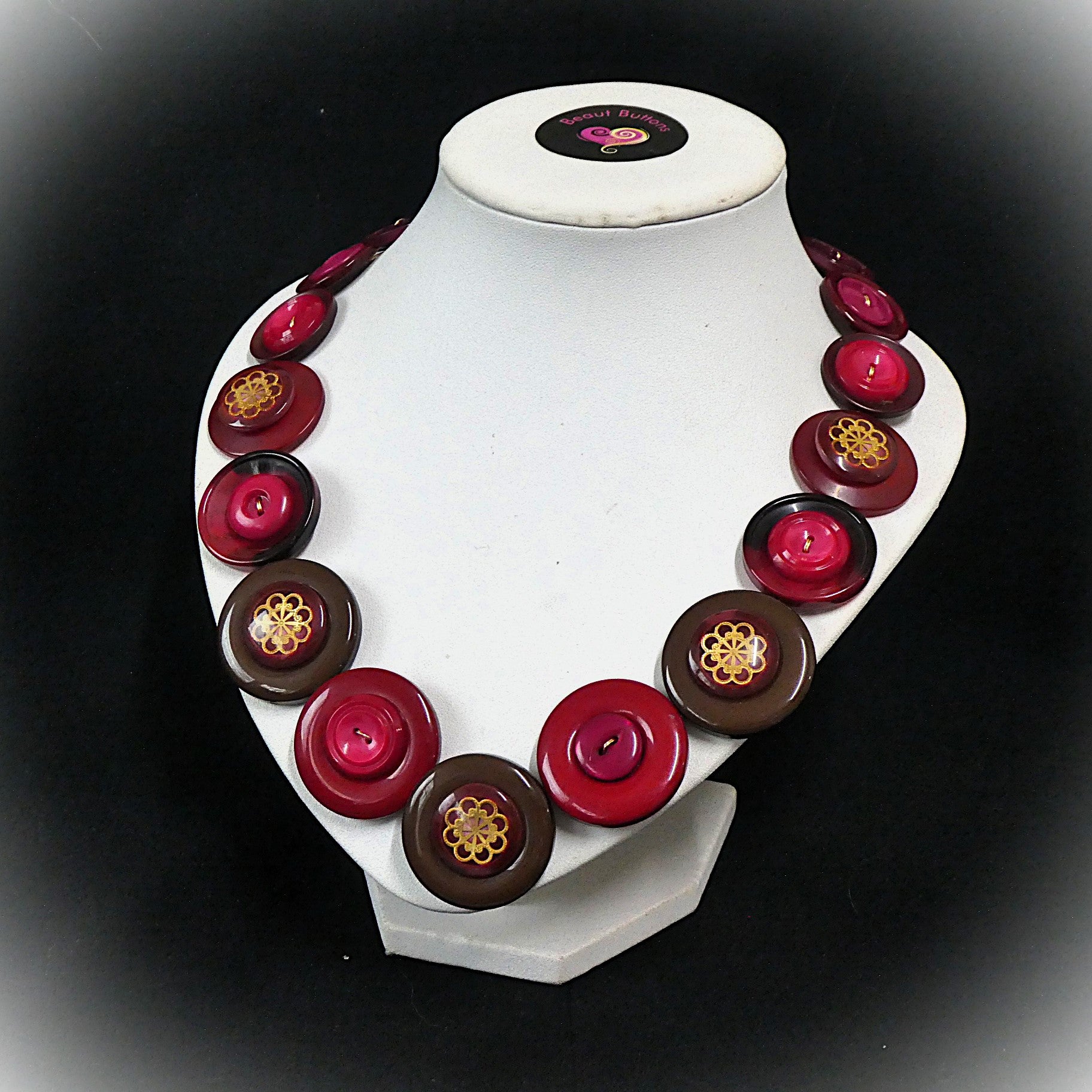 Button necklace - Cherry Ripe
