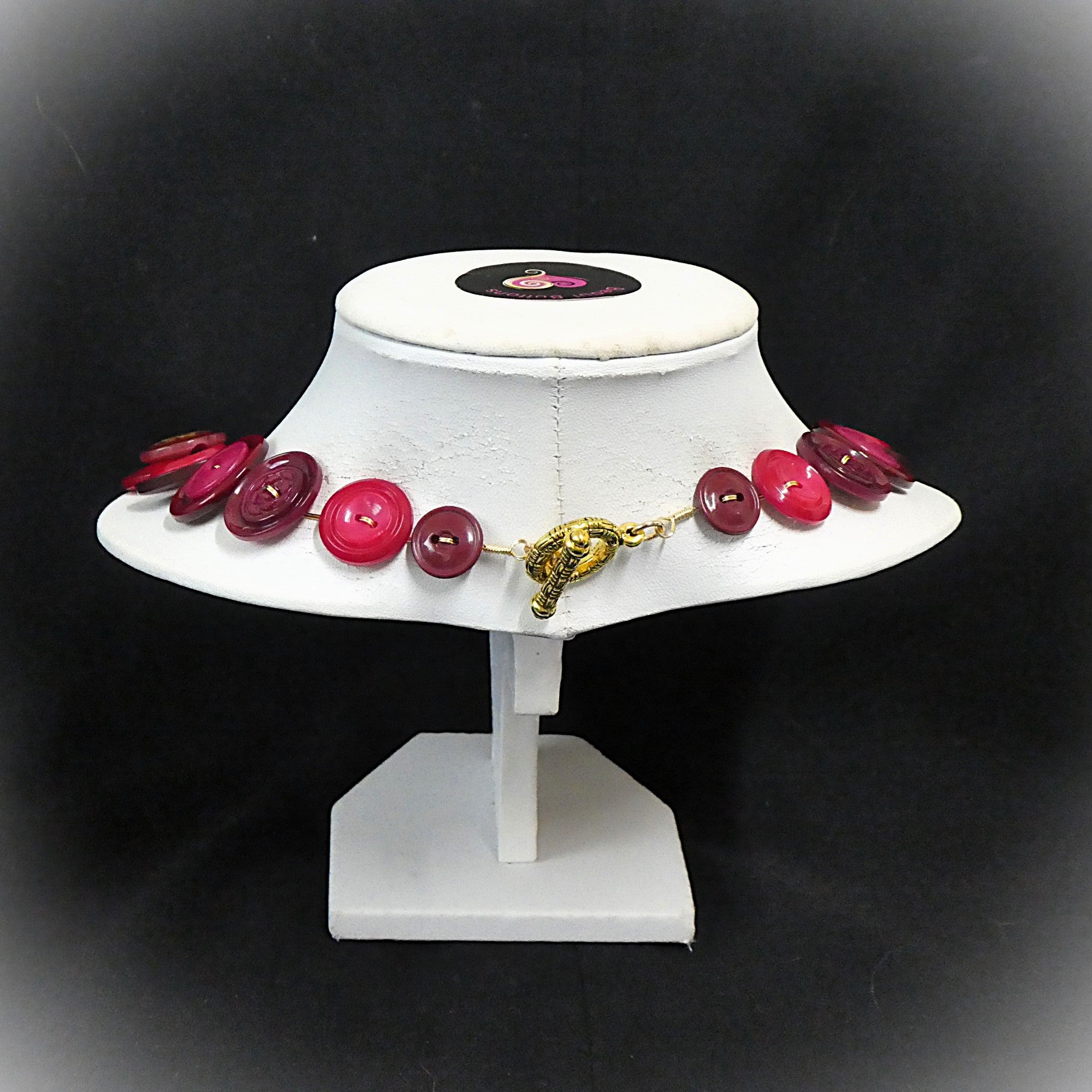 Button necklace - Cherry Ripe