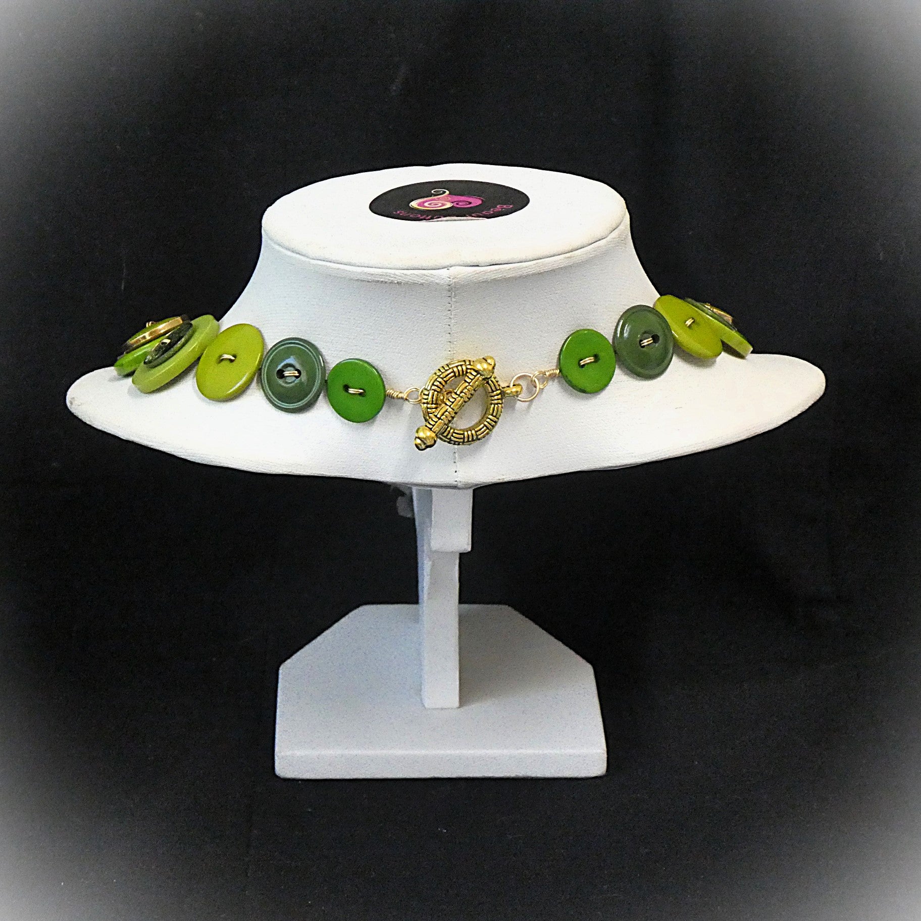 Button necklace - Green and Gold