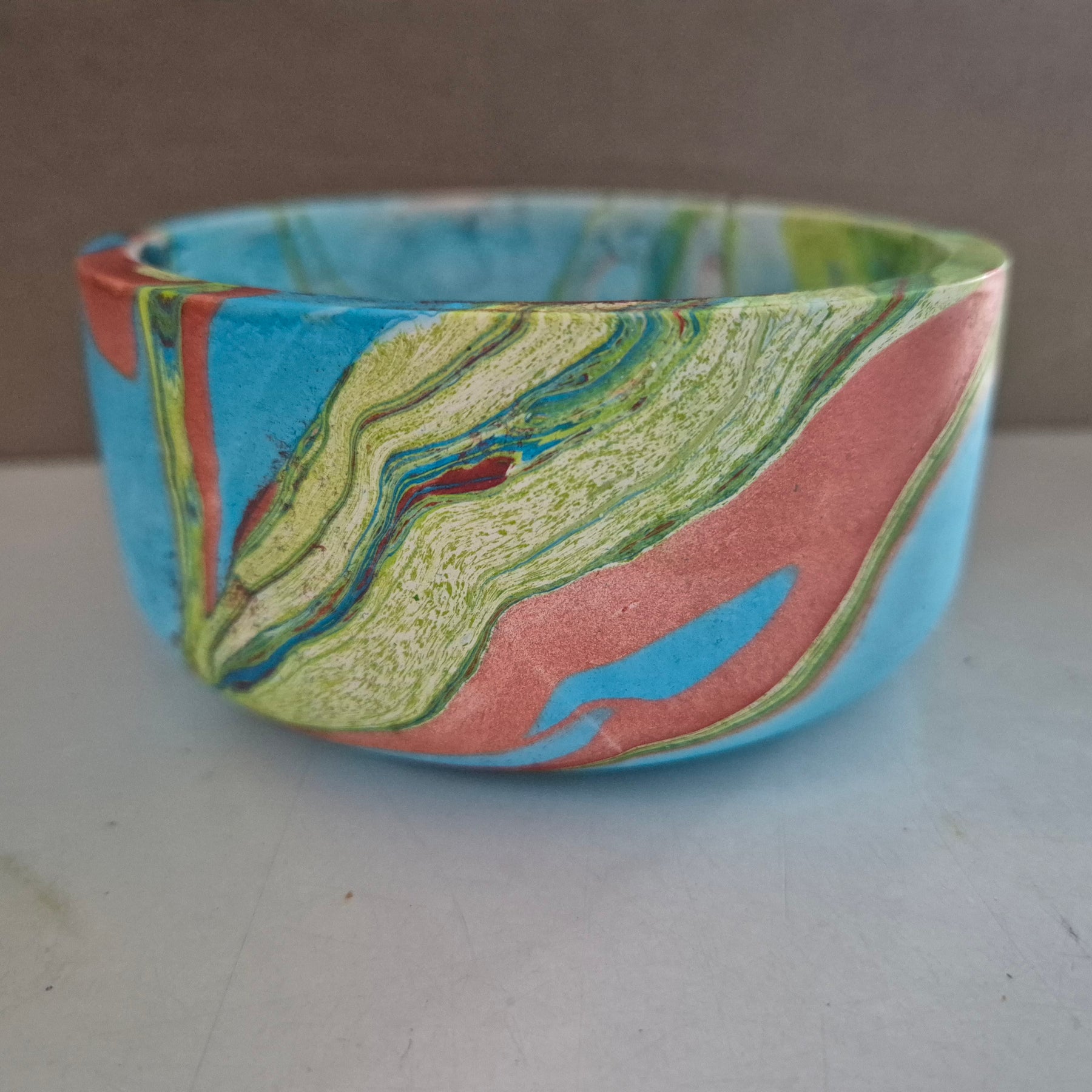 Hand painted round concrete bowl candle with sandalwood