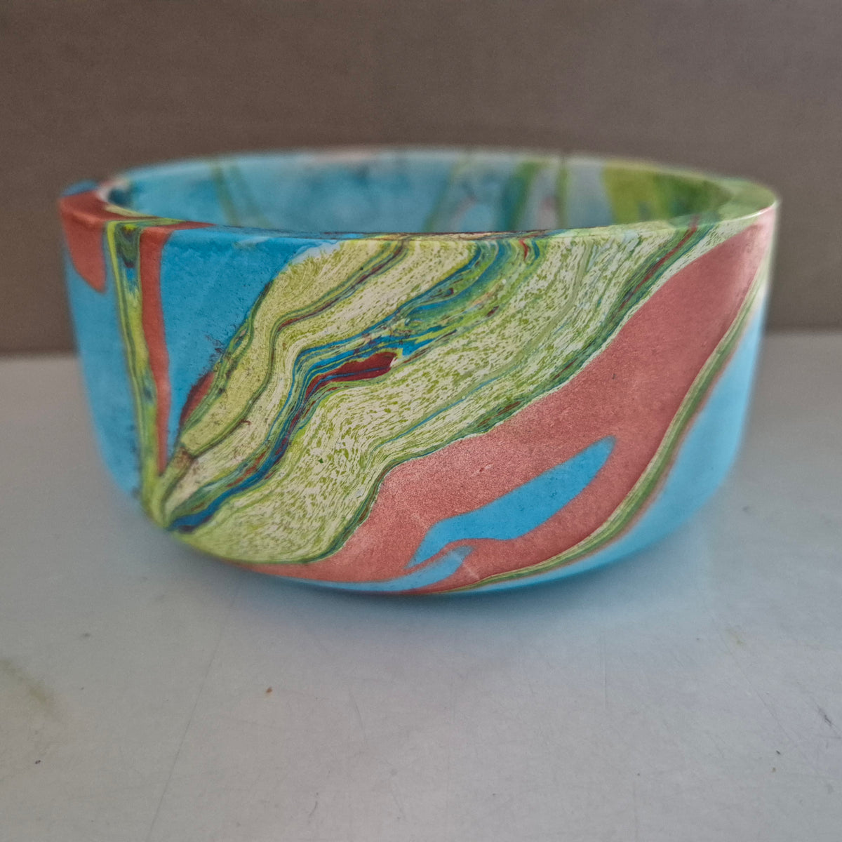 Hand painted round concrete bowl candle with sandalwood