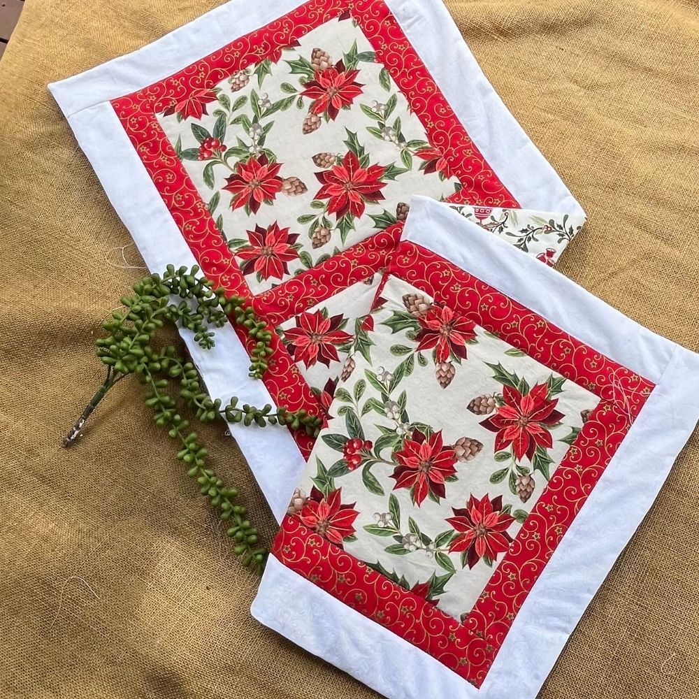 Christmas table runner | Reversible | Pointsettias