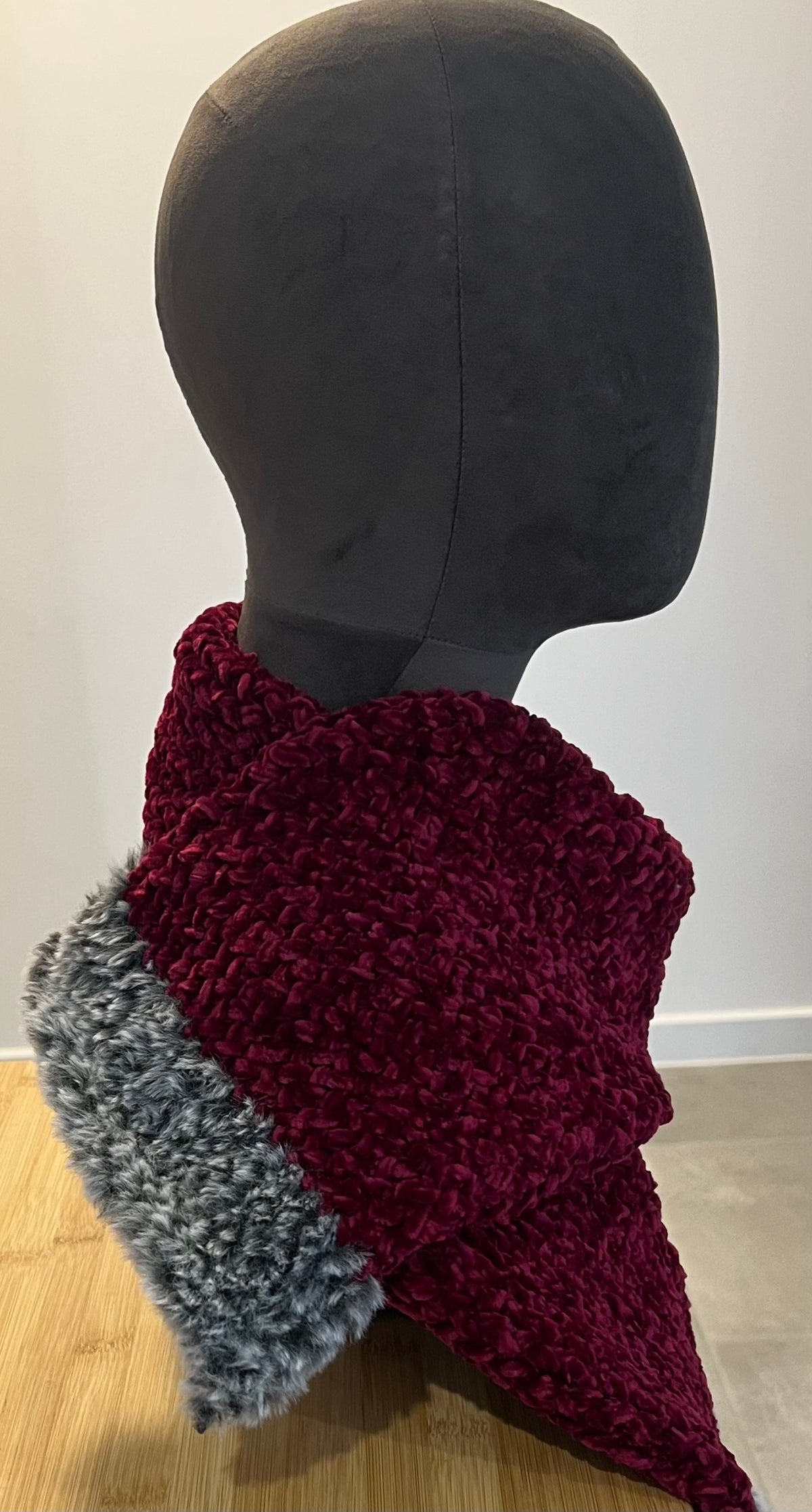 Scarf in burgundy chenille