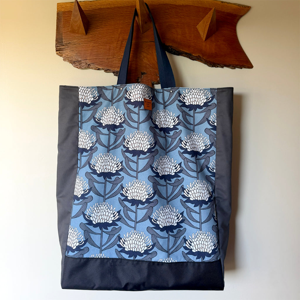 Tote bag with pockets